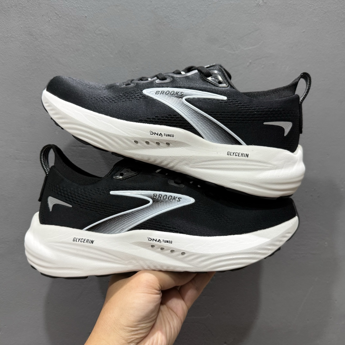 200 Brooks 布鲁克斯 Glycerin 22 超弹轻盈跑步鞋 低帮透气缓震支撑休闲运动慢跑鞋 110445