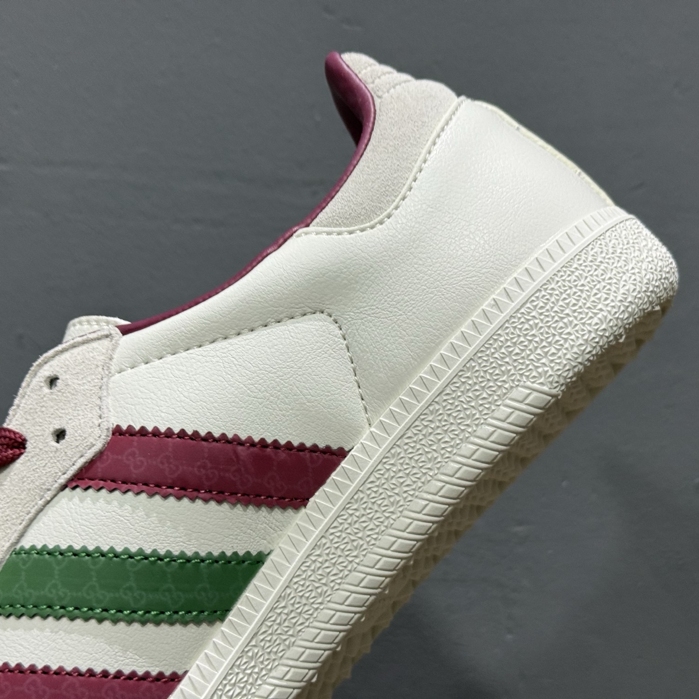 220 Adidas Originals Samba OG ‘DIY’桑巴舞系列-古驰联名 夏季时尚百搭低帮休闲运动板鞋 白红绿 GJ75802