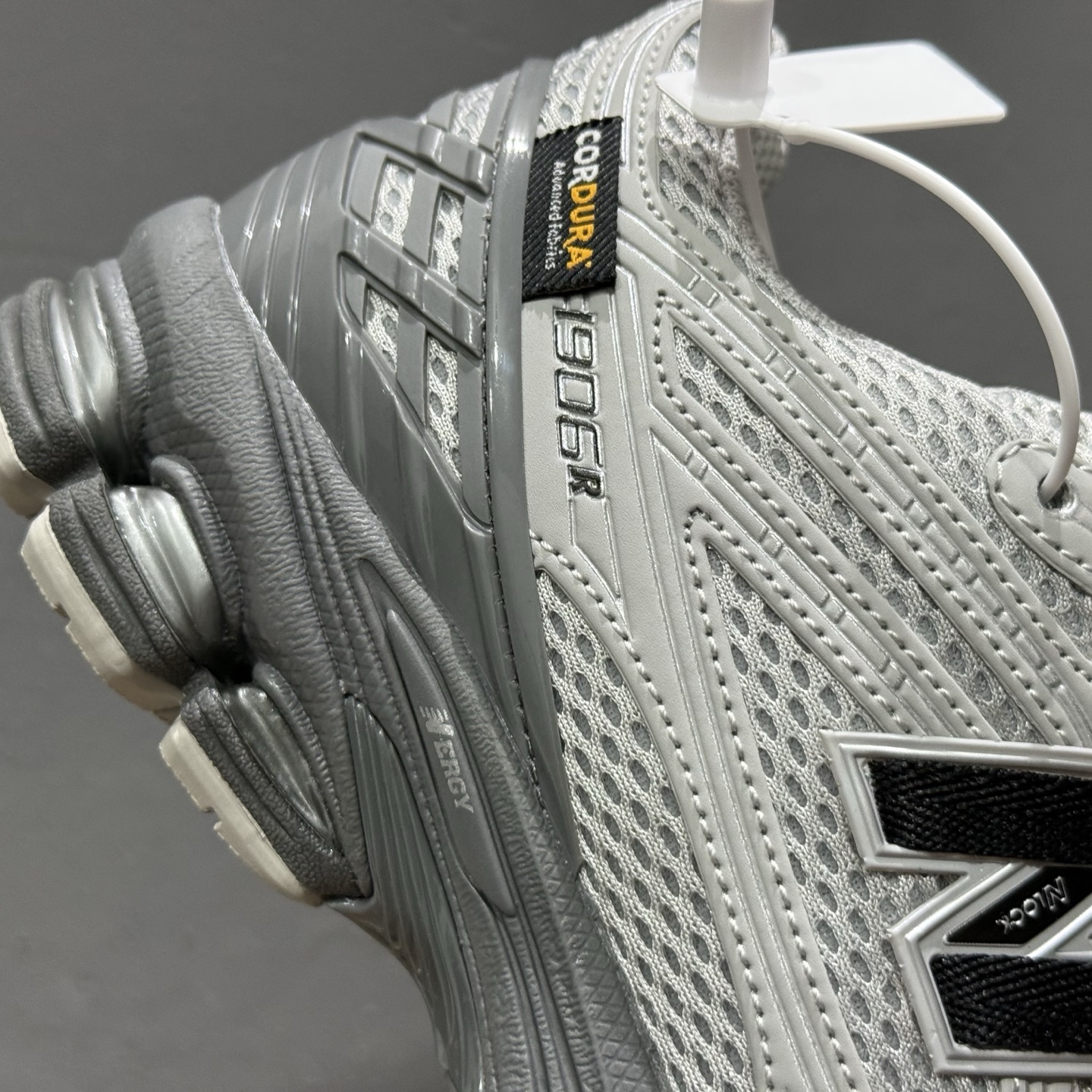 ￥220 New Balance 1906系列复古老爹风休闲运动慢跑鞋 U1906ROA