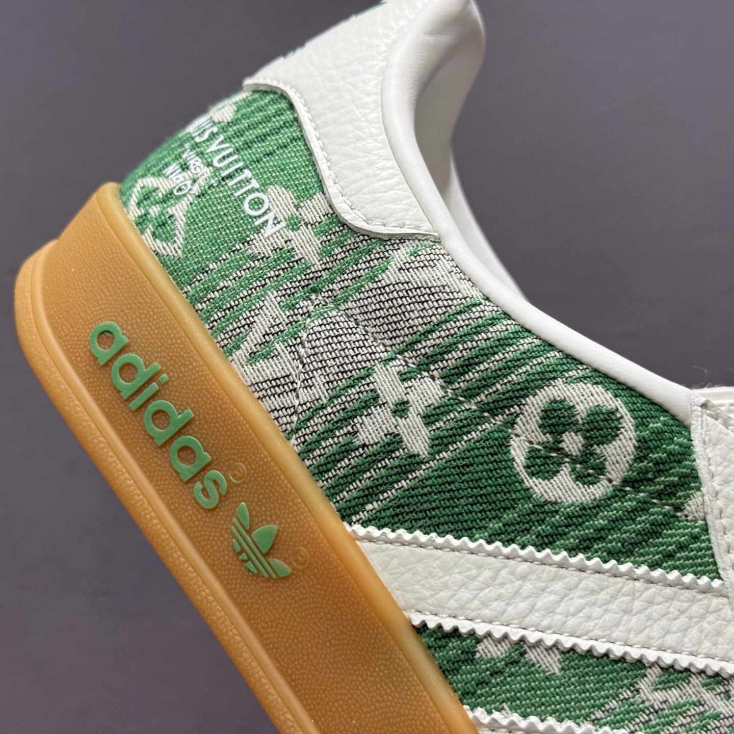 220 adidas 德训鞋 “闪电联名”高端定制 SC9207-733