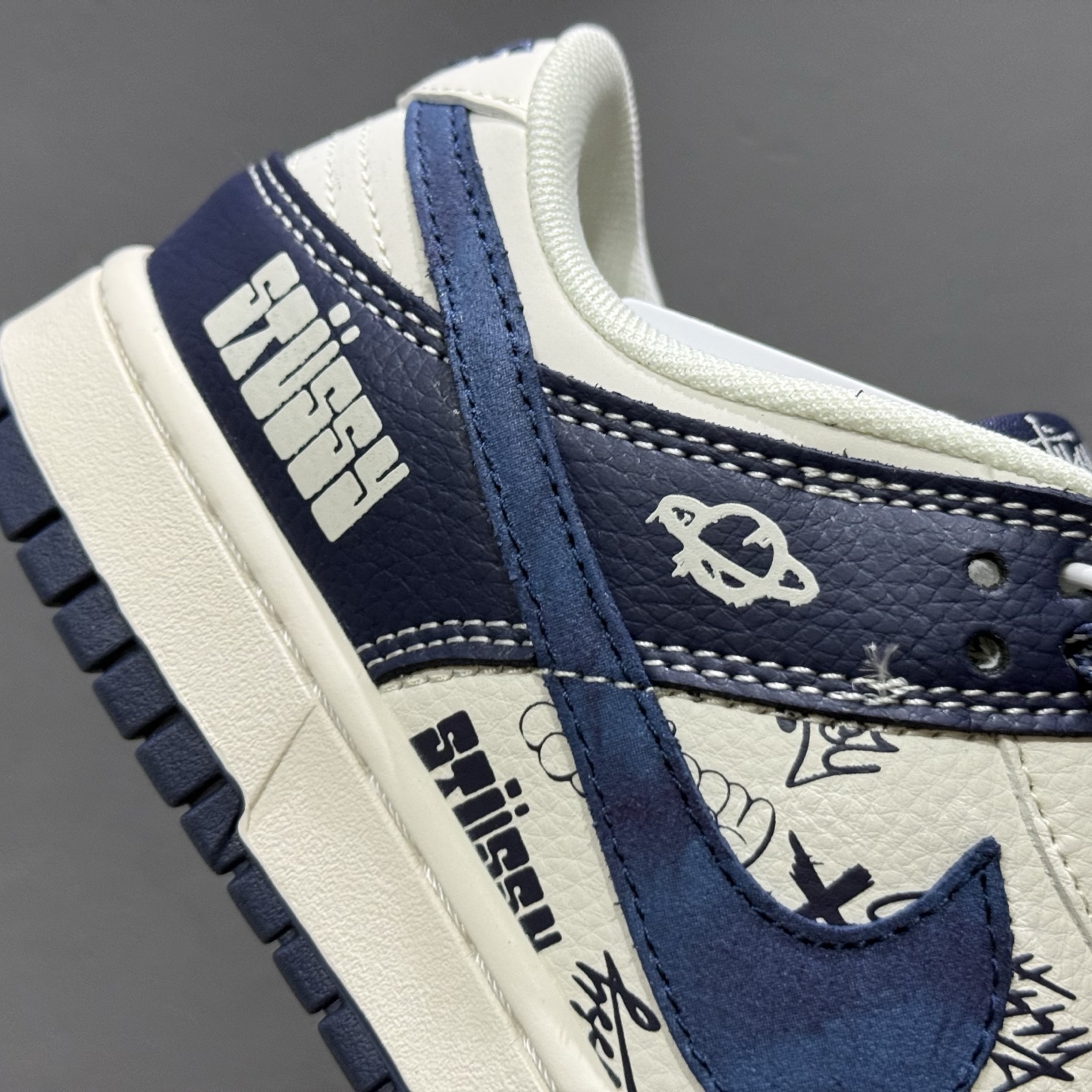 ￥280 Nike SB Dunk Low 斯图西联名 周年高端定制 低帮休闲板鞋 XS6089-589