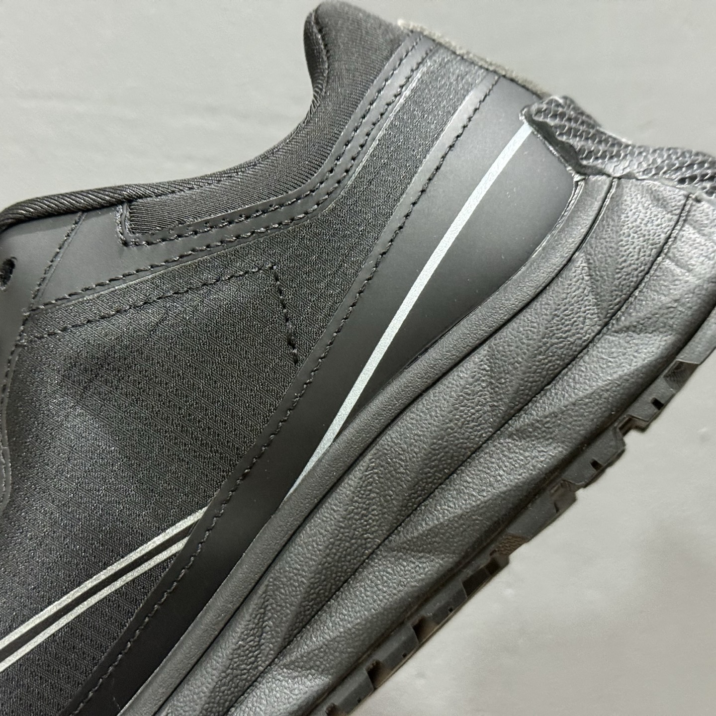 200 迪桑特DESCENTE RUNNING BOA舒适通透防滑耐磨透气轻便回弹 低帮跑步鞋 SQ123LCR34