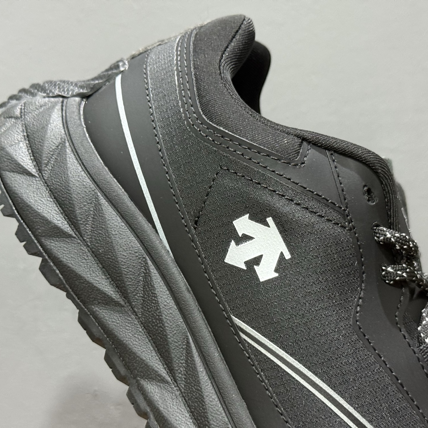 200 迪桑特DESCENTE RUNNING BOA舒适通透防滑耐磨透气轻便回弹 低帮跑步鞋 SQ123LCR34