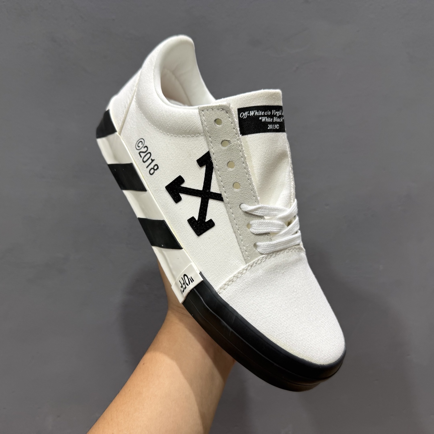 200 Off-White c/o Virgil Abloh Vulc LowTop 箭头似 充化帆布板鞋