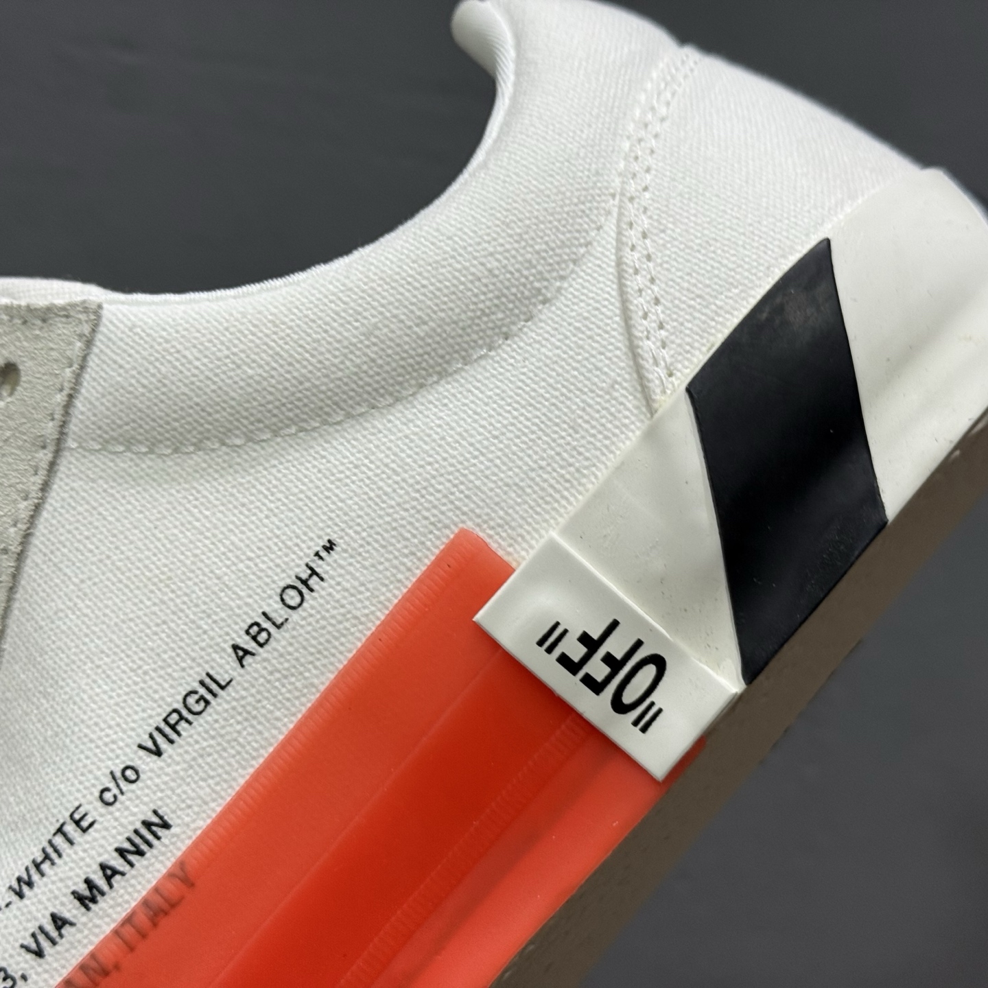 200 Off-White c/o Virgil Abloh Vulc LowTop 箭头似 充化帆布板鞋