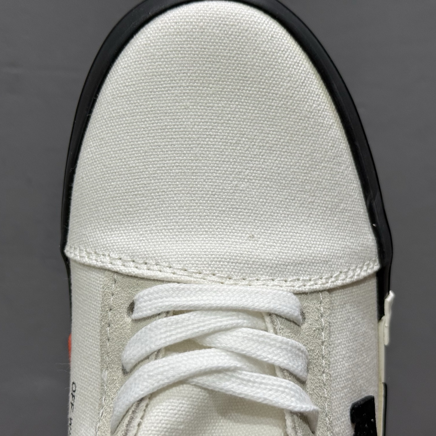 200 Off-White c/o Virgil Abloh Vulc LowTop 箭头似 充化帆布板鞋