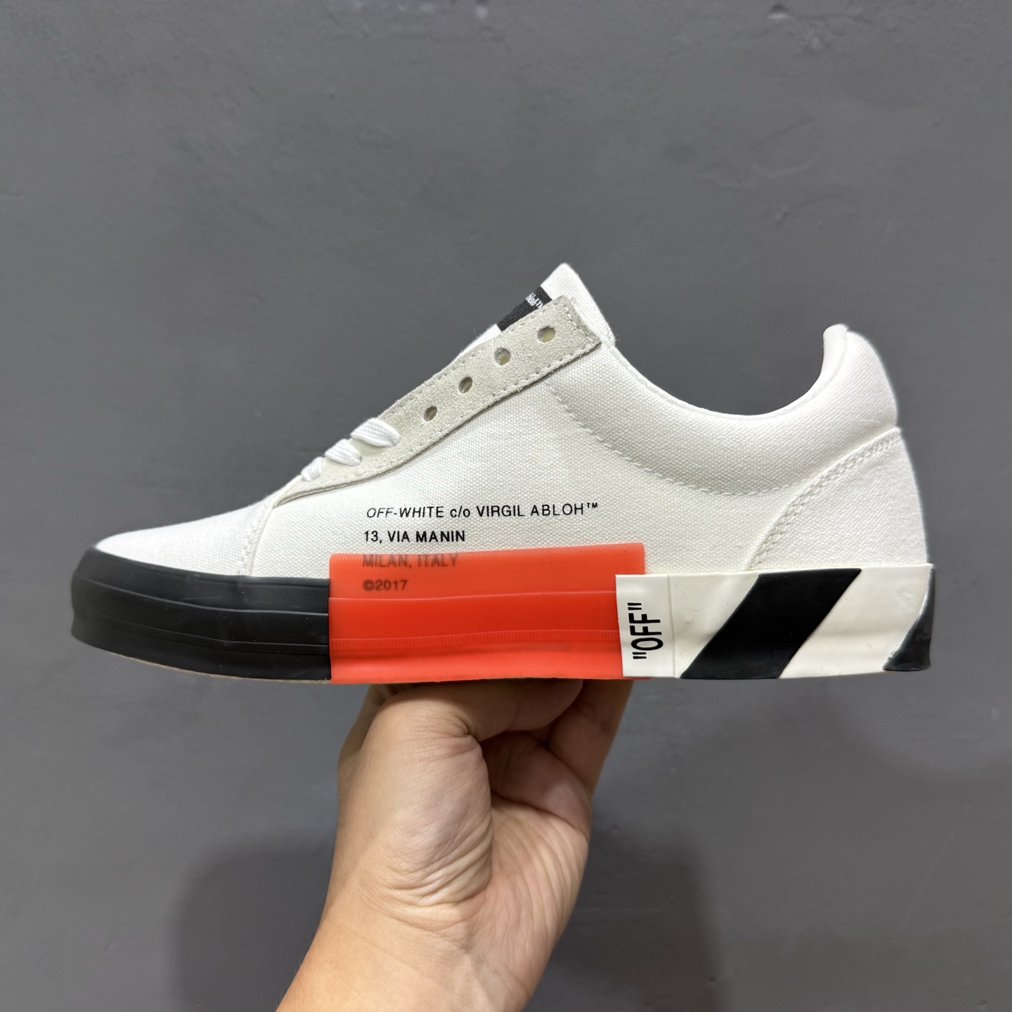 200 Off-White c/o Virgil Abloh Vulc LowTop 箭头似 充化帆布板鞋