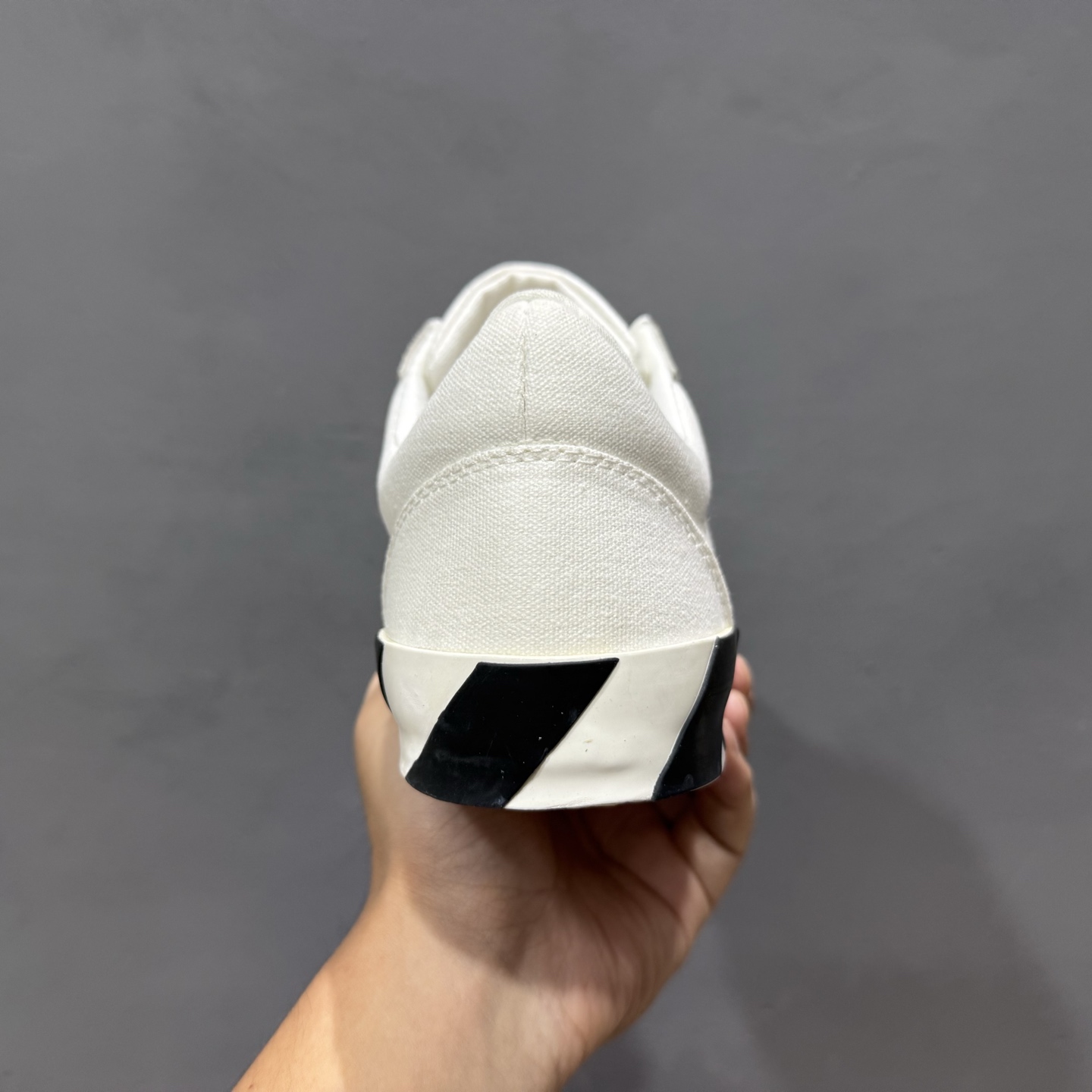 200 Off-White c/o Virgil Abloh Vulc LowTop 箭头似 充化帆布板鞋