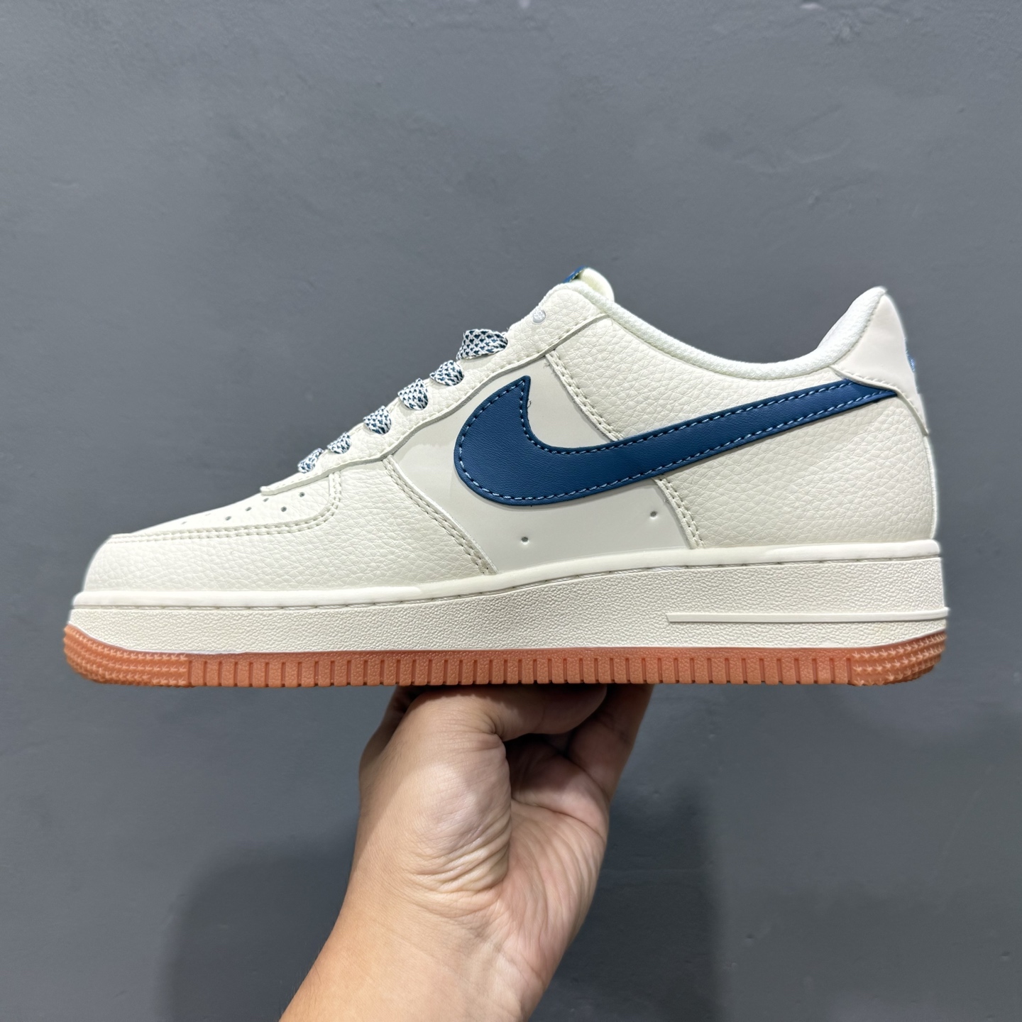 260 OFF-WHITE x Nike Air Force 1 爱心米蓝生胶 QW5836-001
