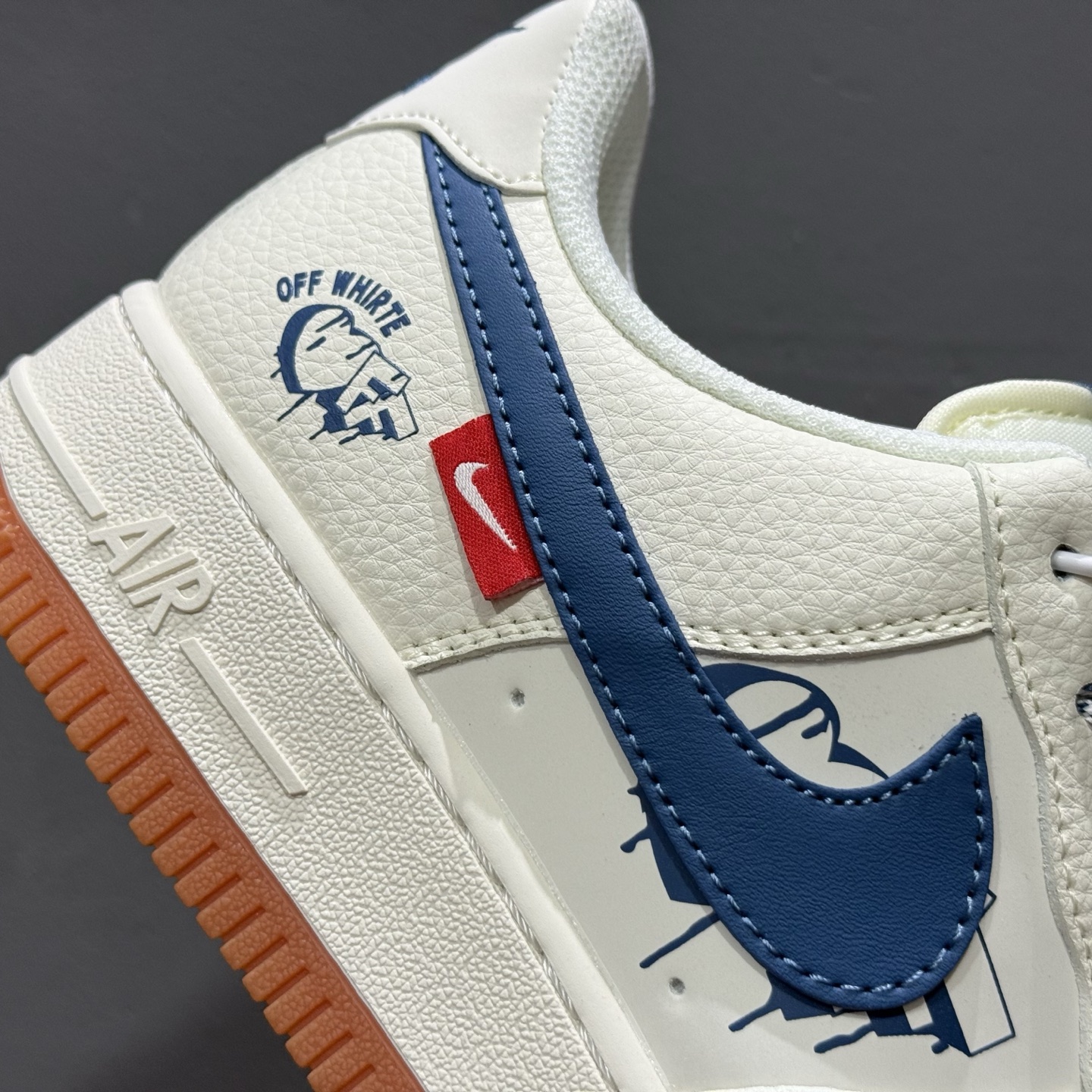 260 OFF-WHITE x Nike Air Force 1 爱心米蓝生胶 QW5836-001