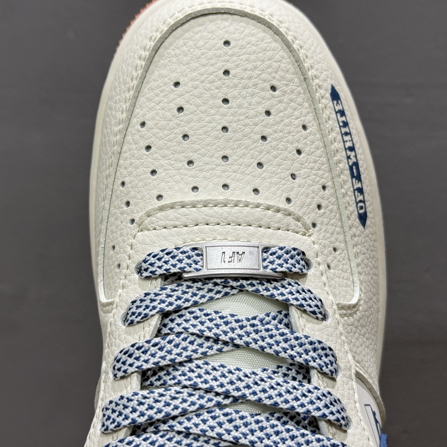 260 OFF-WHITE x Nike Air Force 1 爱心米蓝生胶 QW5836-001