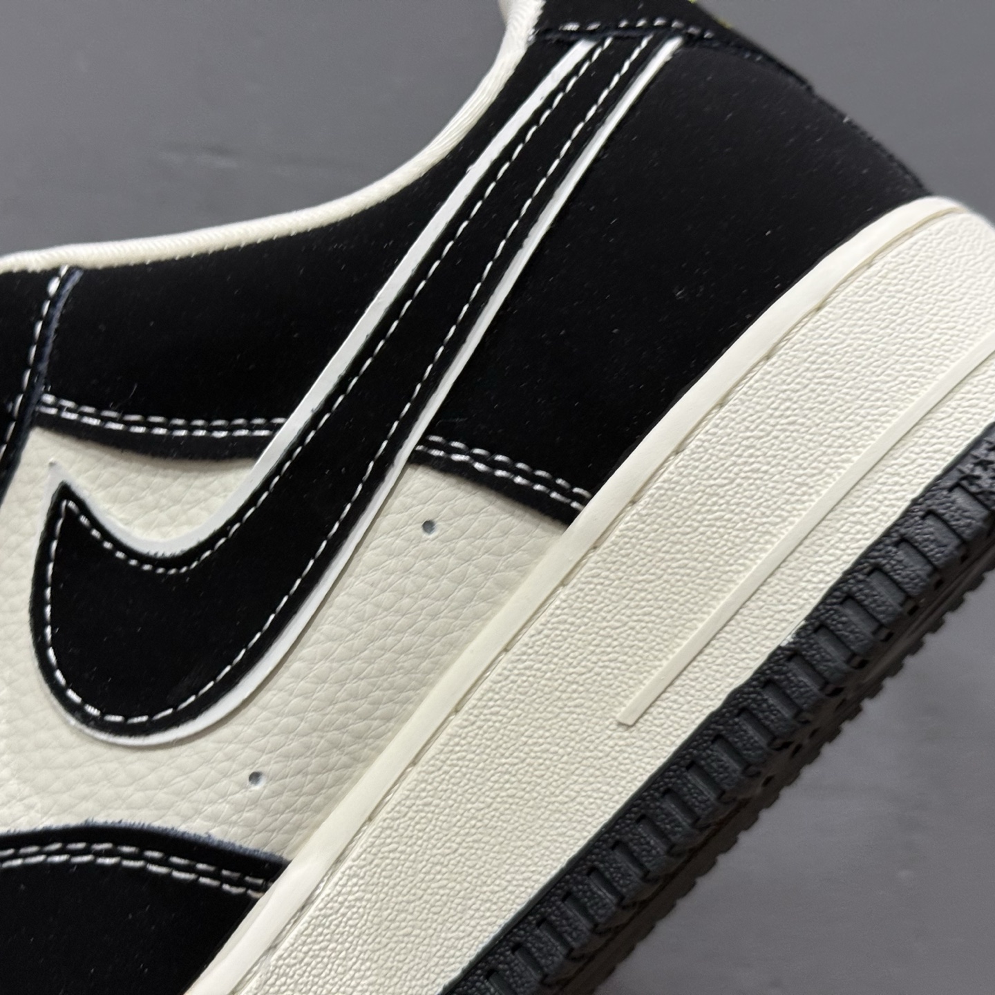 ￥260 Nike Air Force 1'07 Low 芬迪联名 小怪兽 空军一号低帮休闲板鞋 XL1979-102