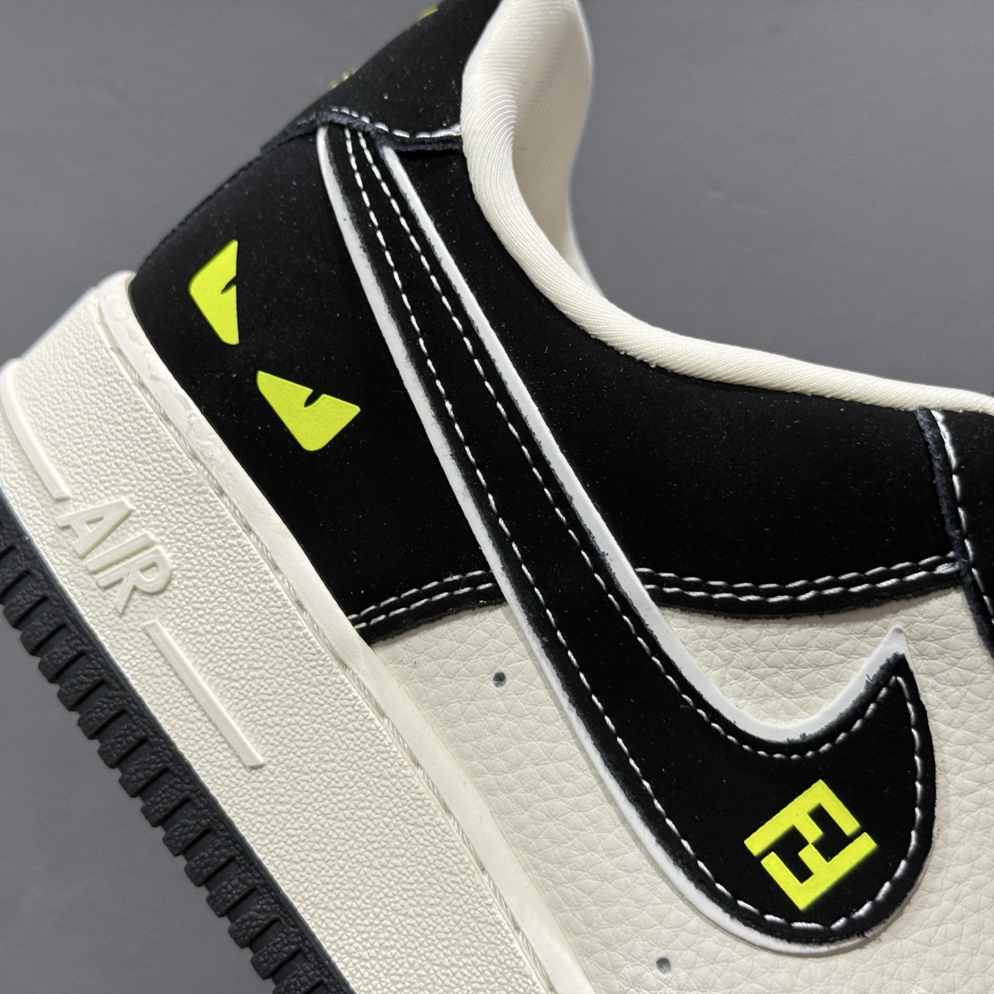 ￥260 Nike Air Force 1'07 Low 芬迪联名 小怪兽 空军一号低帮休闲板鞋 XL1979-102