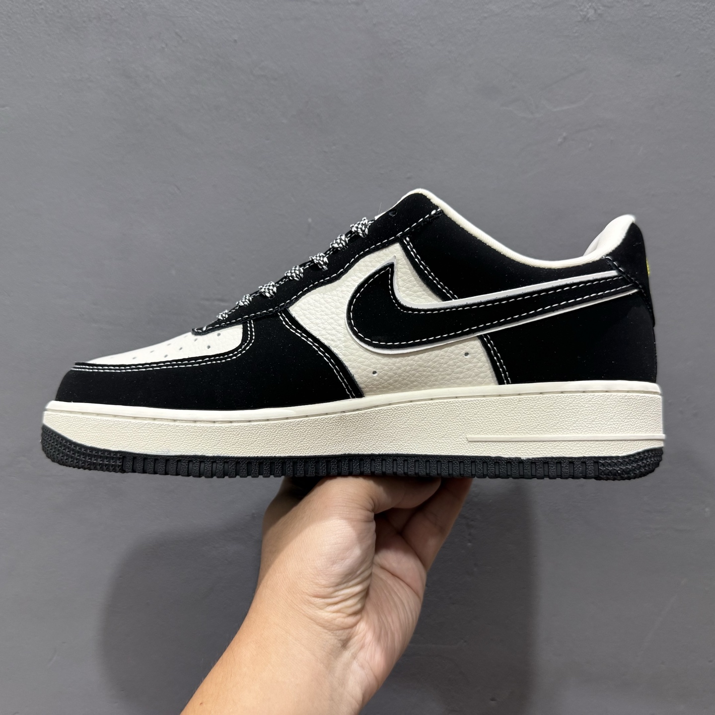 ￥260 Nike Air Force 1'07 Low 芬迪联名 小怪兽 空军一号低帮休闲板鞋 XL1979-102