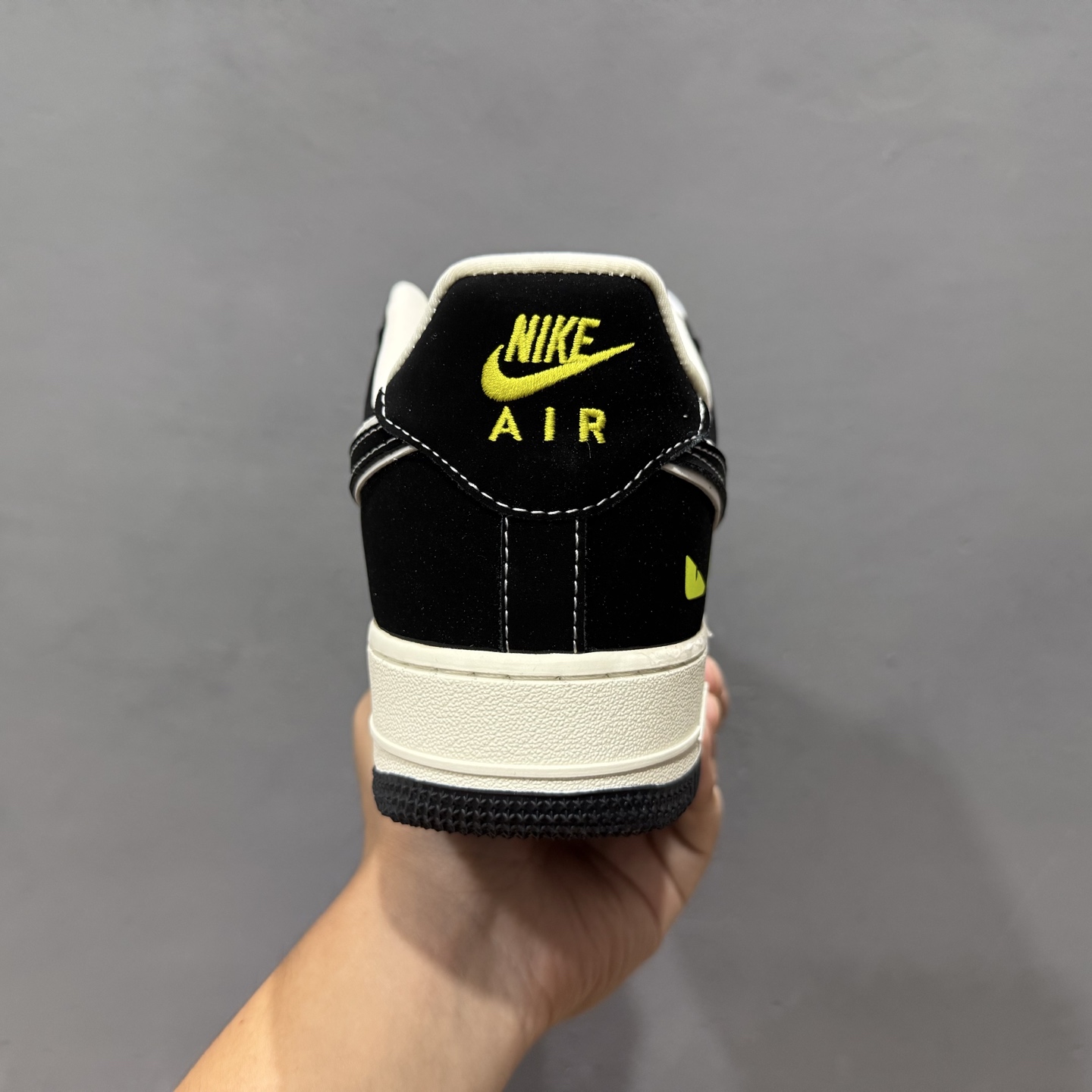 ￥260 Nike Air Force 1'07 Low 芬迪联名 小怪兽 空军一号低帮休闲板鞋 XL1979-102