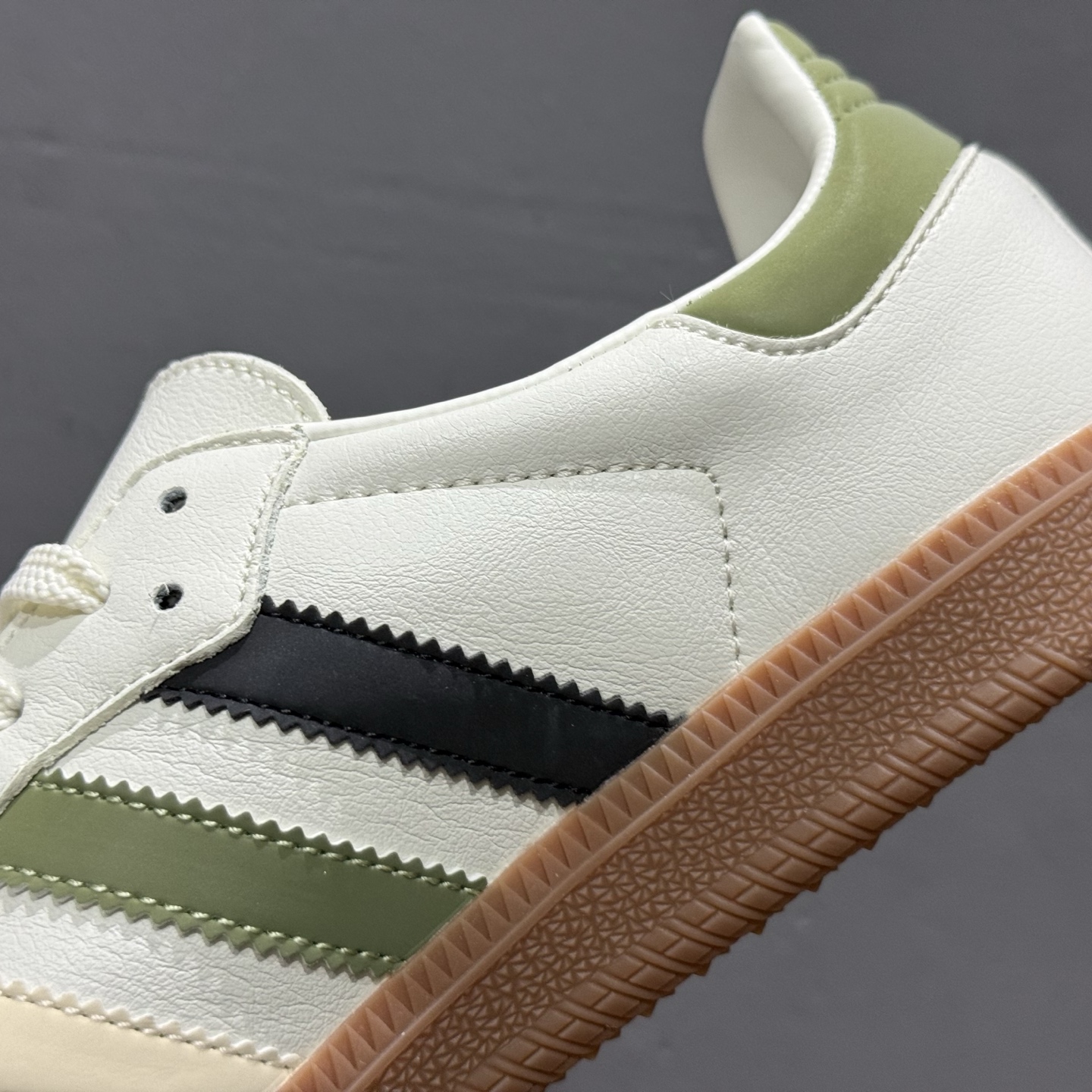 220 Adidas SAMBA OG 德训鞋 高端定制桑巴系列 GJ75809-Chinese UA Cheap High Quatity Brand Clothes Bags handbags Sneakers wholesale wholesaler seller from China Factory suppliers Fashion Clothing Shoes best Quality Beautiful Price 220 Adidas SAMBA OG 德训鞋 高端定制桑巴系列 GJ75809