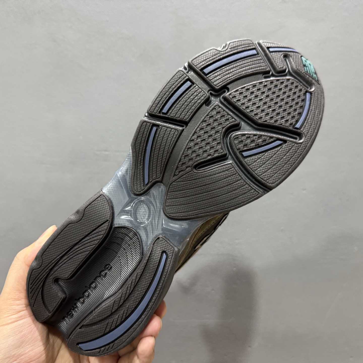 ￥220 纯原 New Balance 2010系列 复古休闲跑步鞋 U2010AGY