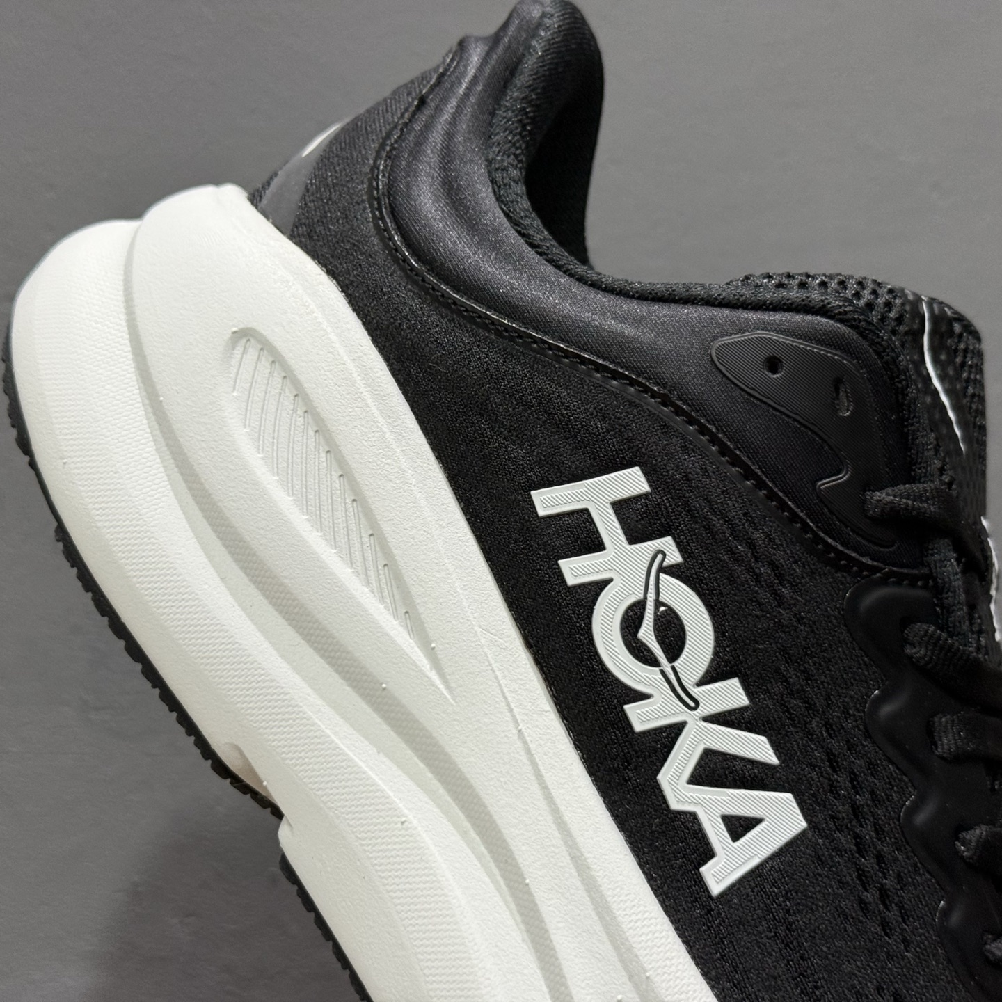 180 HOKA ONE ONE Bondi 9 黑色 1162011-BWHT