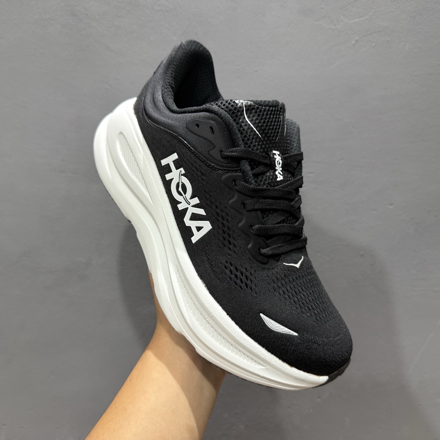 180 HOKA ONE ONE Bondi 9 黑色 1162011-BWHT