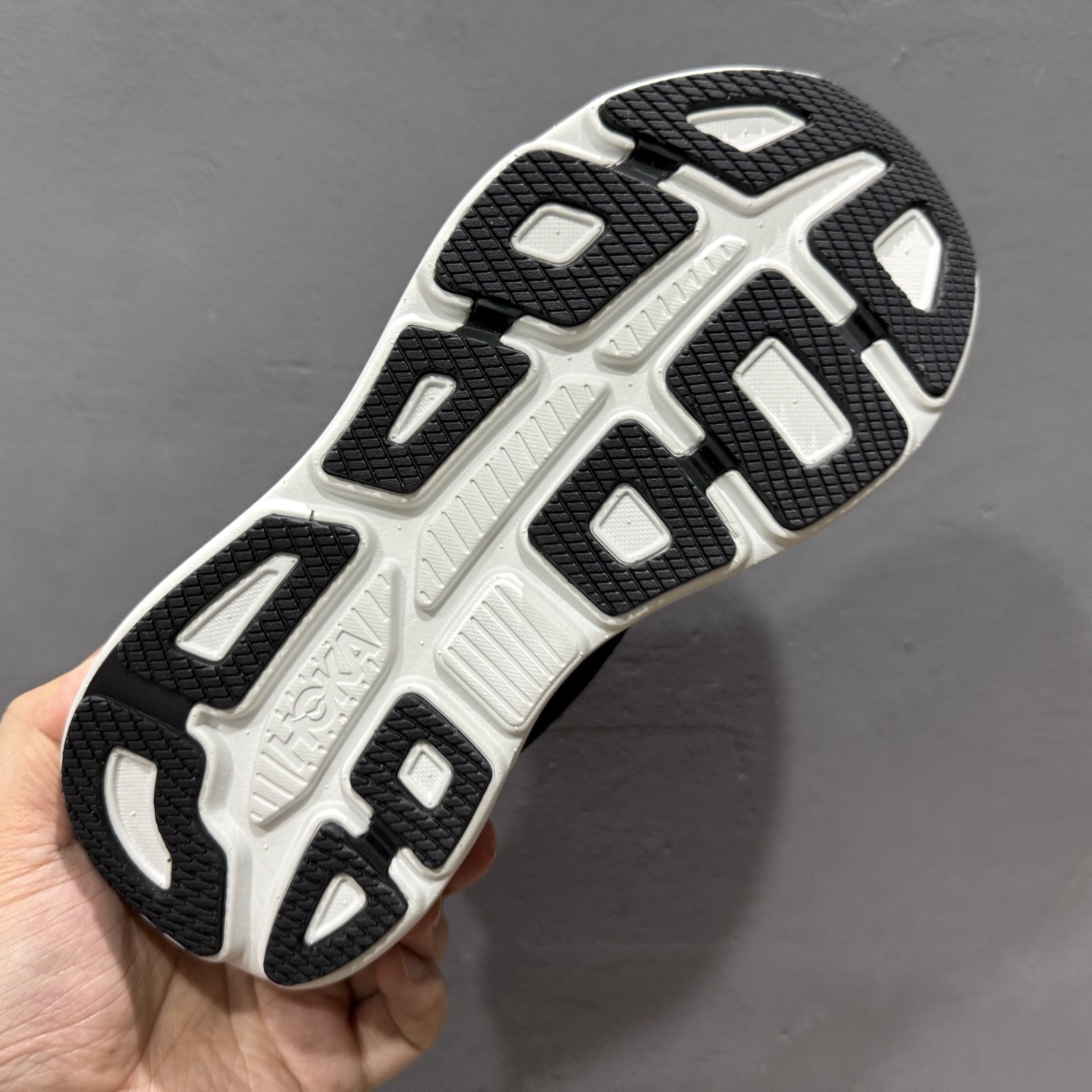 180 HOKA ONE ONE Bondi 9 黑色 1162011-BWHT