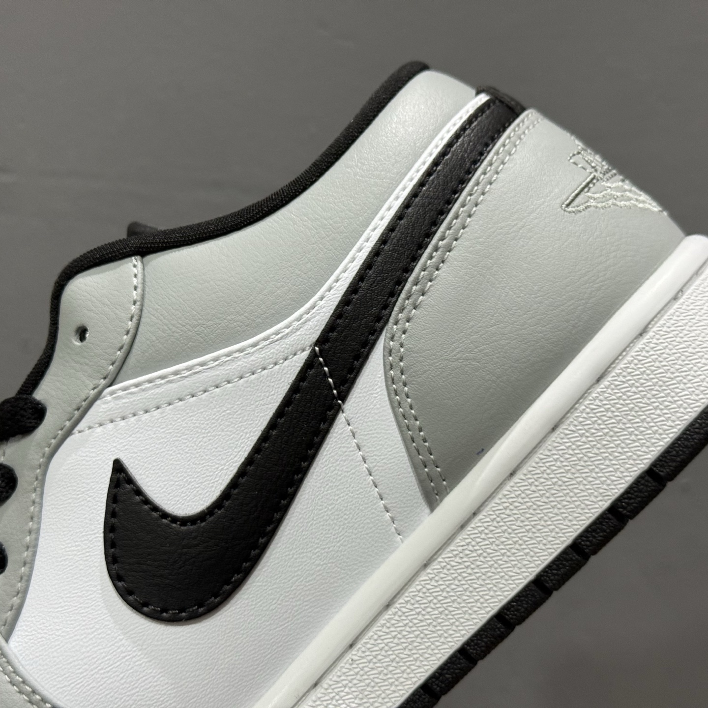 220 Jordan Air Jordan 1 low 烟灰 553558-030
