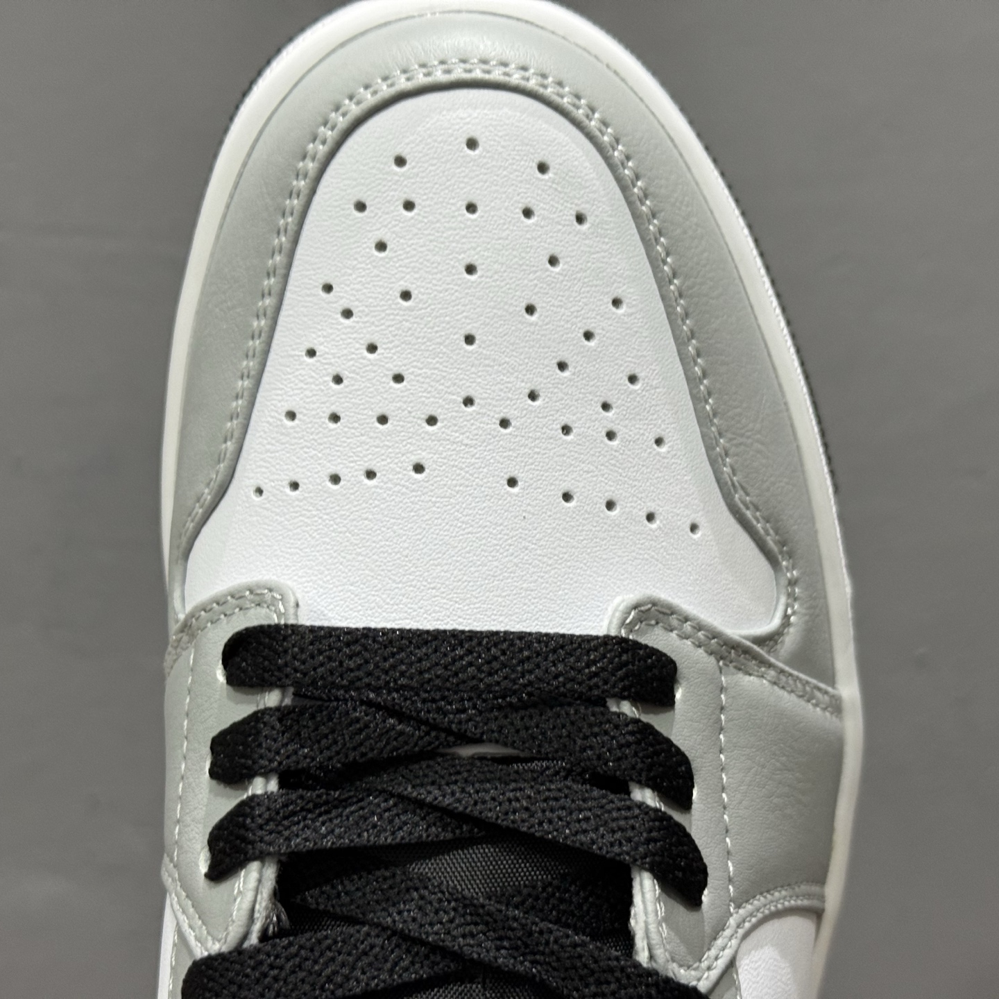 220 Jordan Air Jordan 1 low 烟灰 553558-030