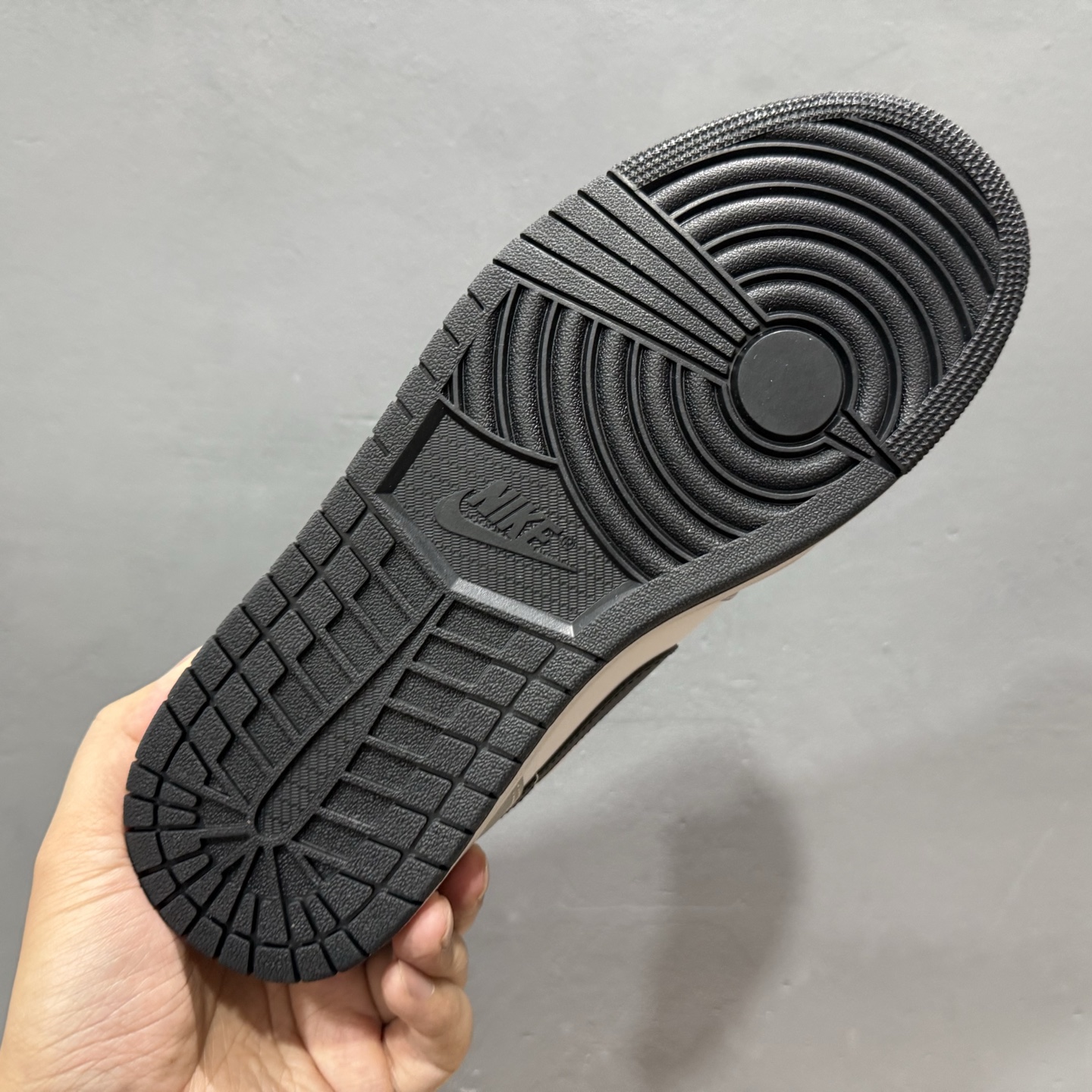 220 Jordan Air Jordan 1 low 烟灰 553558-030