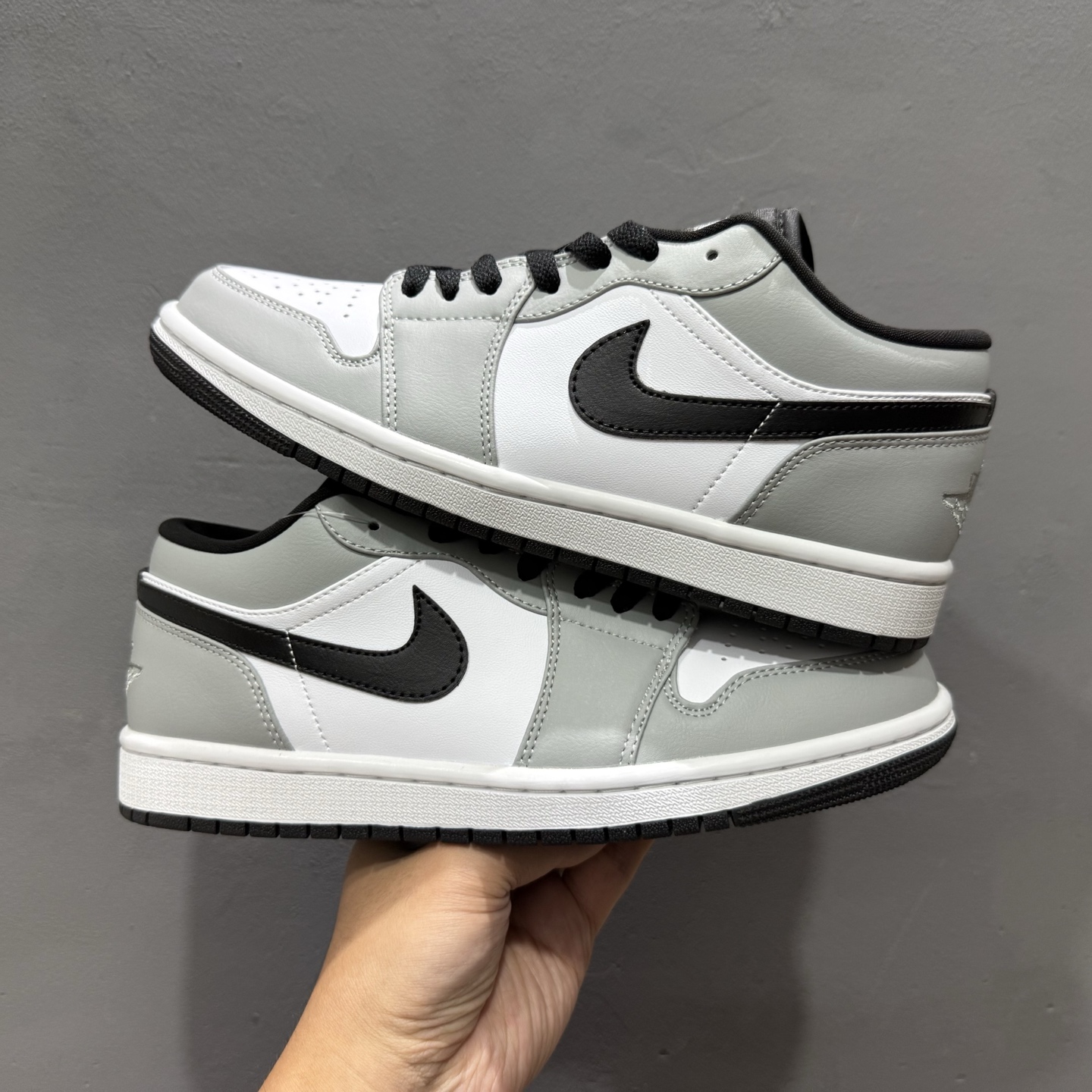 220 Jordan Air Jordan 1 low 烟灰 553558-030