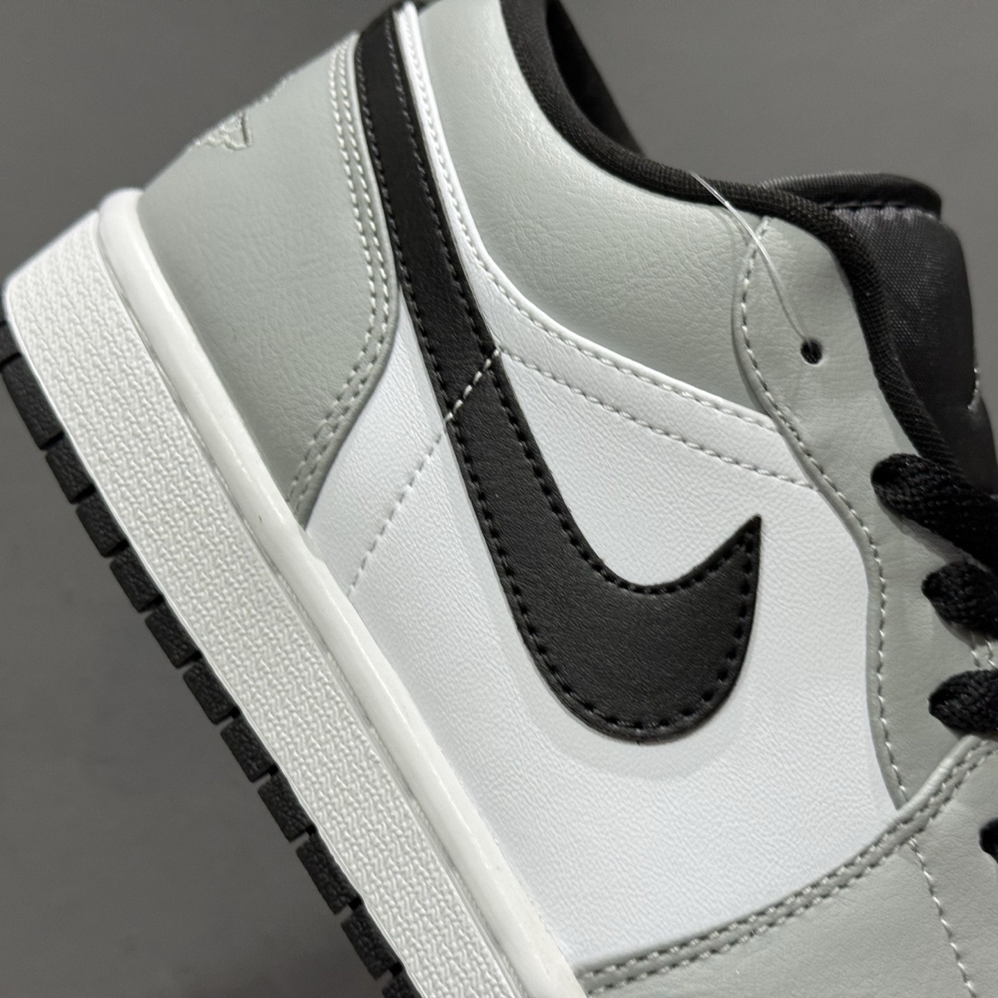 220 Jordan Air Jordan 1 low 烟灰 553558-030