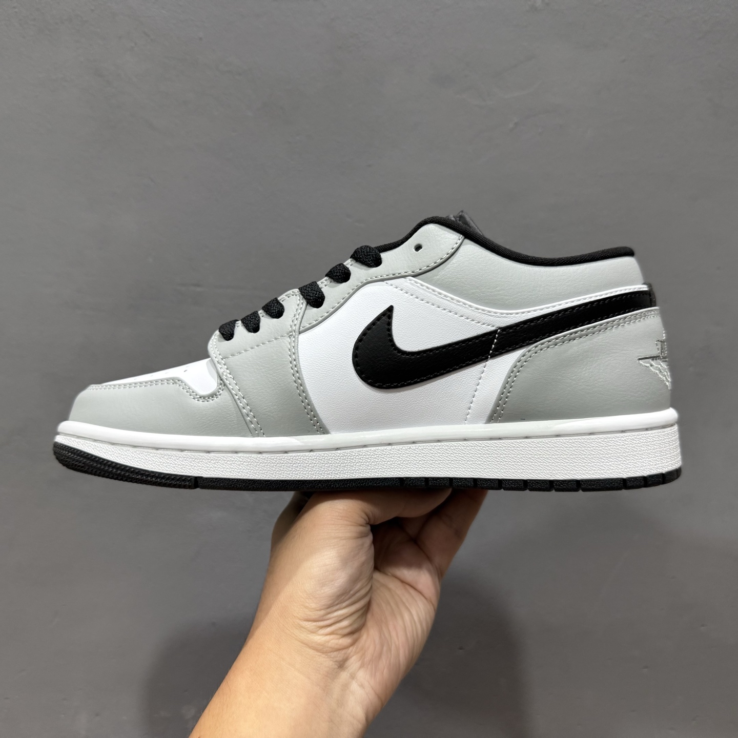 220 Jordan Air Jordan 1 low 烟灰 553558-030