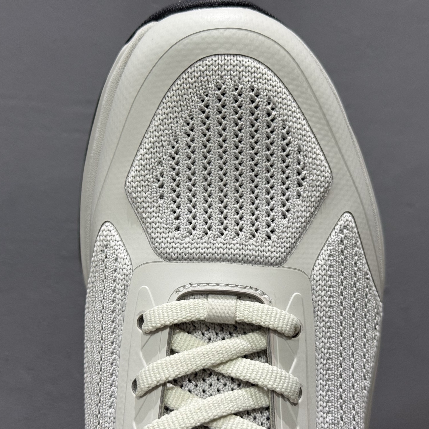 360 L/DESCENTE迪桑特轻盈缓震透气鞋面时尚休闲运动男子越野跑鞋