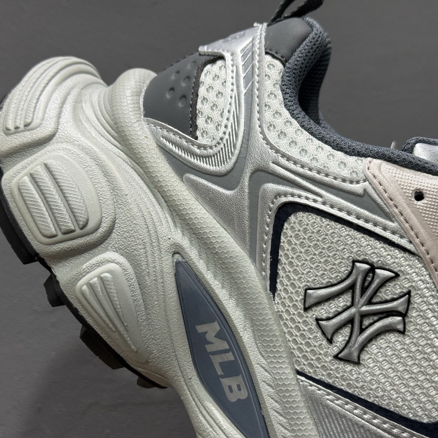 220 MLB 纽约洋基队 浅灰色 3ASHWD15N-50GRL-Chinese UA Cheap High Quatity Brand Clothes Bags handbags Sneakers wholesale wholesaler seller from China Factory suppliers Fashion Clothing Shoes best Quality Beautiful Price 220 MLB 纽约洋基队 浅灰色 3ASHWD15N-50GRL