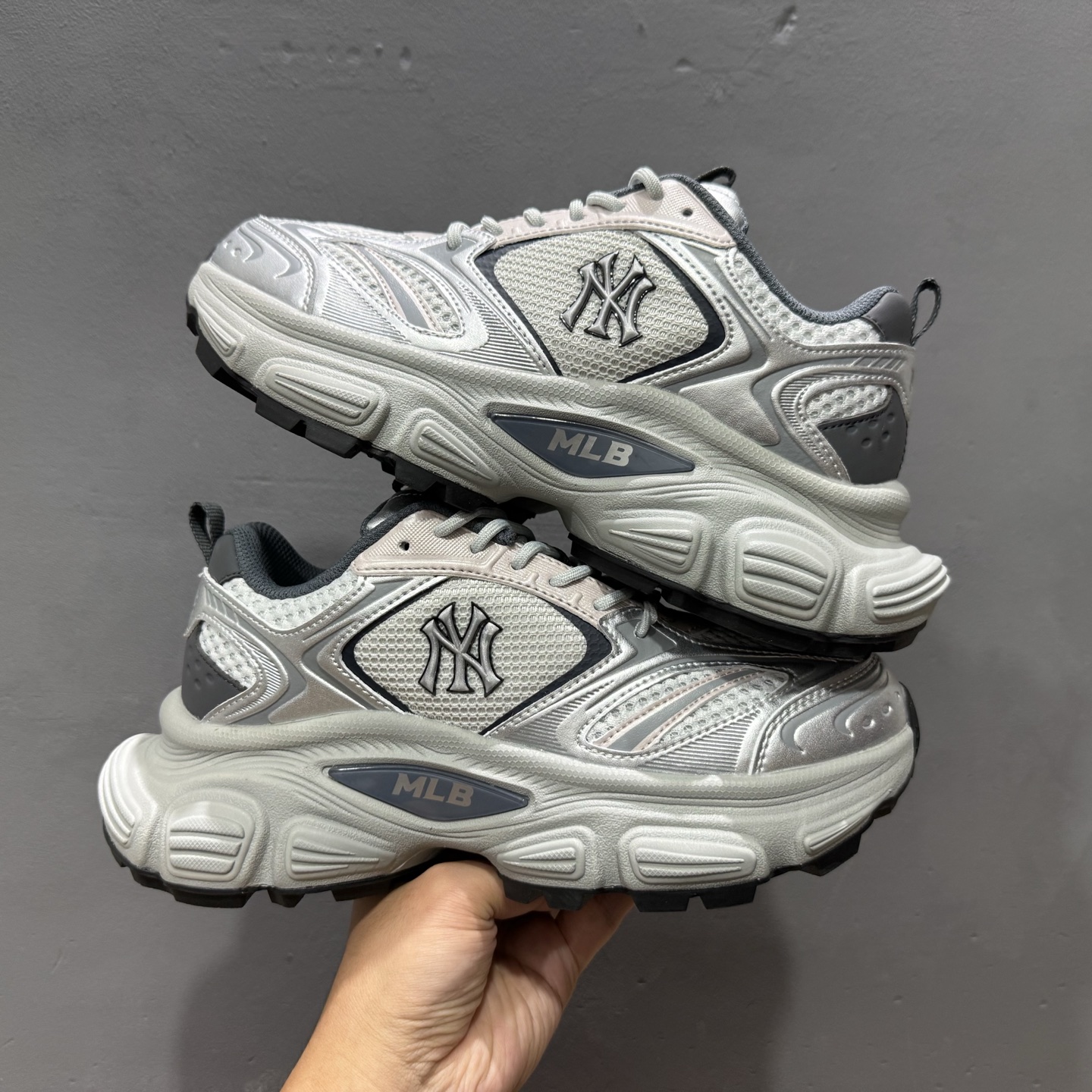 220 MLB 纽约洋基队 浅灰色 3ASHWD15N-50GRL-Chinese UA Cheap High Quatity Brand Clothes Bags handbags Sneakers wholesale wholesaler seller from China Factory suppliers Fashion Clothing Shoes best Quality Beautiful Price 220 MLB 纽约洋基队 浅灰色 3ASHWD15N-50GRL