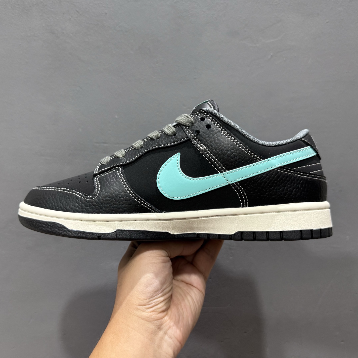 280 Nike Air Dunk LOW 1“LV联名——牛仔夜幕蓝 ”经典牛仔蓝搭配 满天星鞋带 JP1628-033-Chinese UA Cheap High Quatity Brand Clothes Bags handbags Sneakers wholesale wholesaler seller from China Factory suppliers Fashion Clothing Shoes best Quality Beautiful Price 280 Nike Air Dunk LOW 1“LV联名——牛仔夜幕蓝 ”经典牛仔蓝搭配 满天星鞋带 JP1628-033