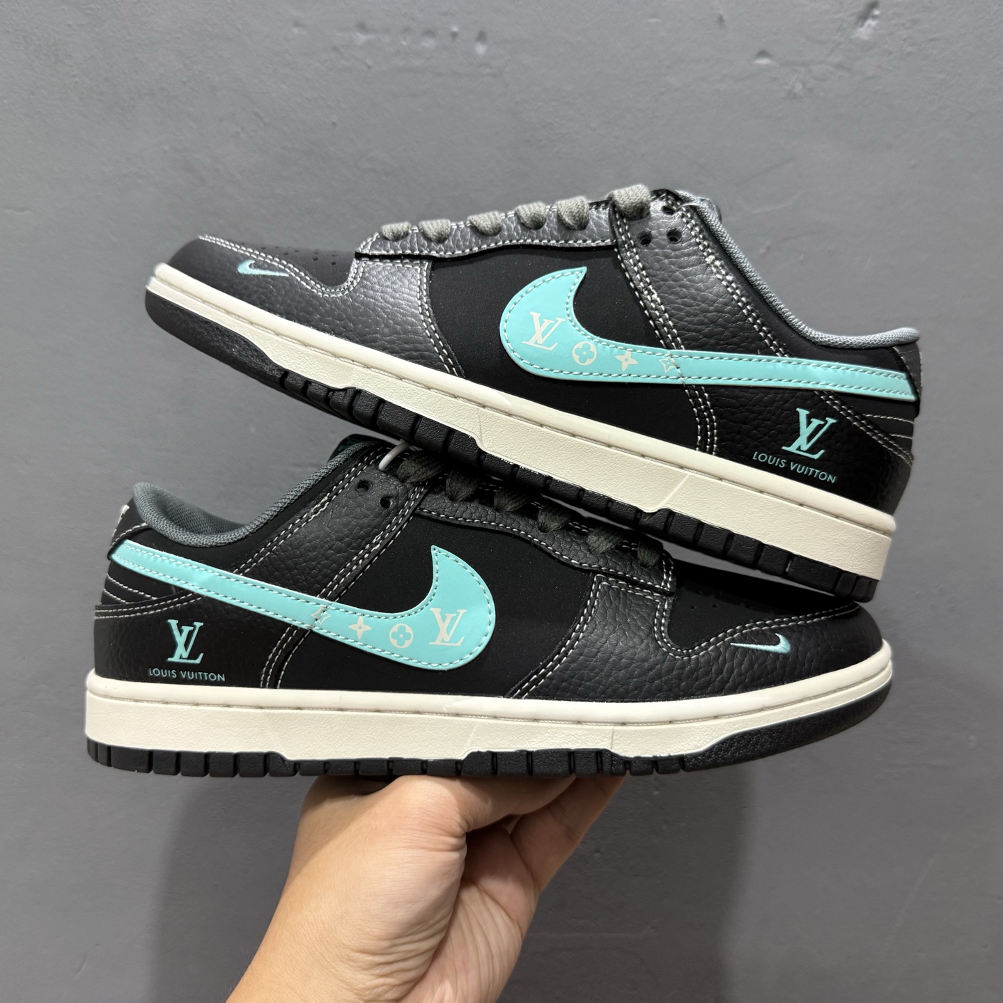 280 Nike Air Dunk LOW 1“LV联名——牛仔夜幕蓝 ”经典牛仔蓝搭配 满天星鞋带 JP1628-033-Chinese UA Cheap High Quatity Brand Clothes Bags handbags Sneakers wholesale wholesaler seller from China Factory suppliers Fashion Clothing Shoes best Quality Beautiful Price 280 Nike Air Dunk LOW 1“LV联名——牛仔夜幕蓝 ”经典牛仔蓝搭配 满天星鞋带 JP1628-033