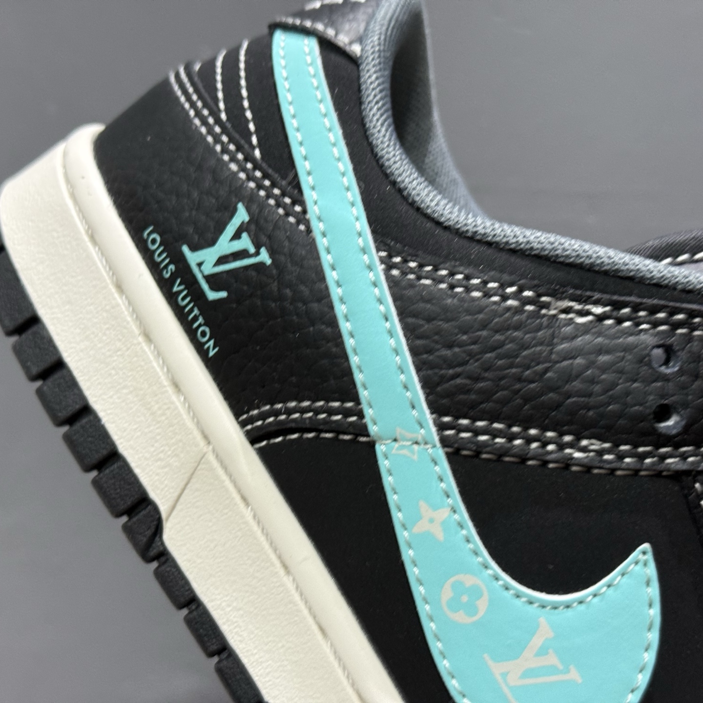 280 Nike Air Dunk LOW 1“LV联名——牛仔夜幕蓝 ”经典牛仔蓝搭配 满天星鞋带 JP1628-033-Chinese UA Cheap High Quatity Brand Clothes Bags handbags Sneakers wholesale wholesaler seller from China Factory suppliers Fashion Clothing Shoes best Quality Beautiful Price 280 Nike Air Dunk LOW 1“LV联名——牛仔夜幕蓝 ”经典牛仔蓝搭配 满天星鞋带 JP1628-033