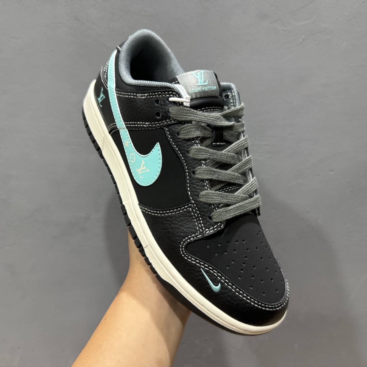 280 Nike Air Dunk LOW 1“LV联名——牛仔夜幕蓝 ”经典牛仔蓝搭配 满天星鞋带 JP1628-033-Chinese UA Cheap High Quatity Brand Clothes Bags handbags Sneakers wholesale wholesaler seller from China Factory suppliers Fashion Clothing Shoes best Quality Beautiful Price 280 Nike Air Dunk LOW 1“LV联名——牛仔夜幕蓝 ”经典牛仔蓝搭配 满天星鞋带 JP1628-033