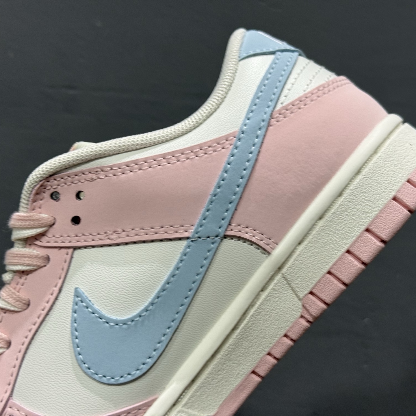 260 Nike Dunk Low 冰莓汽水 此款以甜美满分的粉蓝撞色 PB0508-035-Chinese UA Cheap High Quatity Brand Clothes Bags handbags Sneakers wholesale wholesaler seller from China Factory suppliers Fashion Clothing Shoes best Quality Beautiful Price 260 Nike Dunk Low 冰莓汽水 此款以甜美满分的粉蓝撞色 PB0508-035