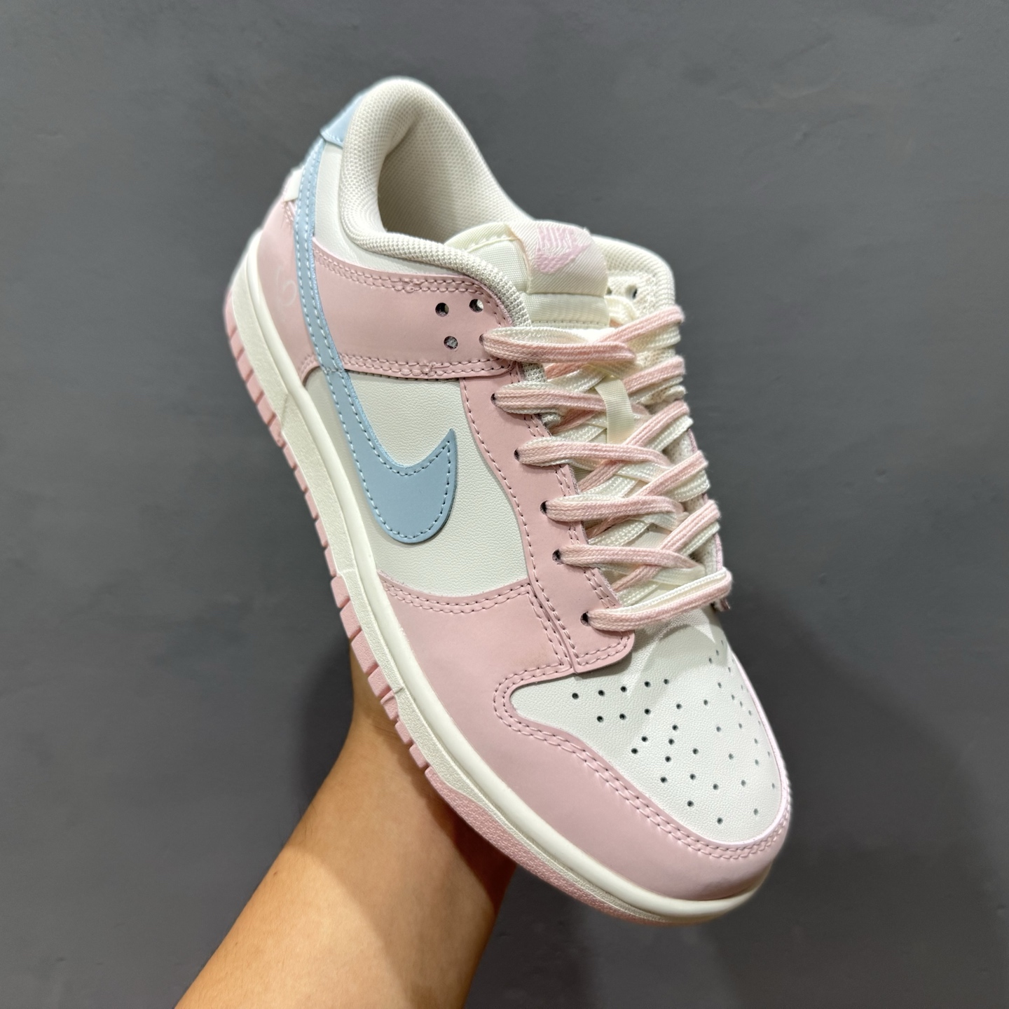 260 Nike Dunk Low 冰莓汽水 此款以甜美满分的粉蓝撞色 PB0508-035-Chinese UA Cheap High Quatity Brand Clothes Bags handbags Sneakers wholesale wholesaler seller from China Factory suppliers Fashion Clothing Shoes best Quality Beautiful Price 260 Nike Dunk Low 冰莓汽水 此款以甜美满分的粉蓝撞色 PB0508-035