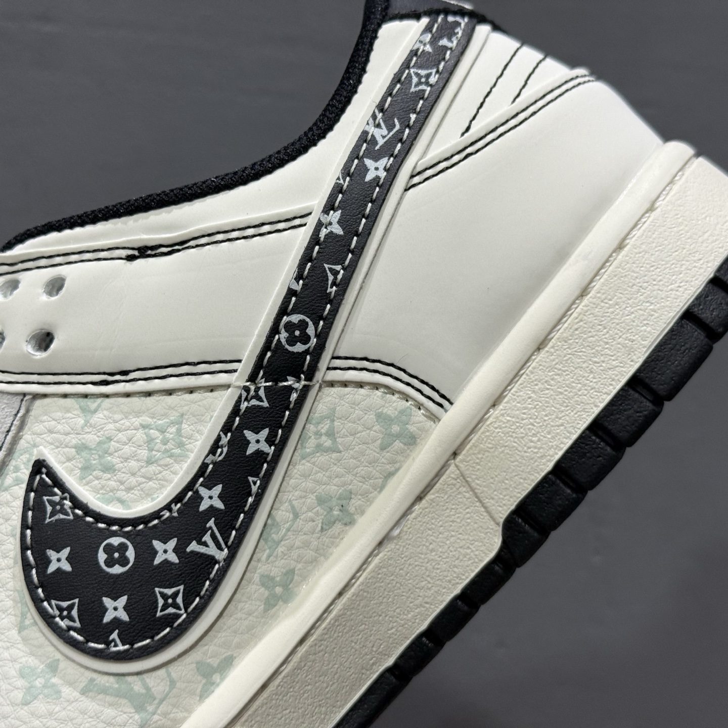 280 Louis Vuitton x Nike Dunk Low 黑勾印花 YX5066-365-Chinese UA Cheap High Quatity Brand Clothes Bags handbags Sneakers wholesale wholesaler seller from China Factory suppliers Fashion Clothing Shoes best Quality Beautiful Price 280 Louis Vuitton x Nike Dunk Low 黑勾印花 YX5066-365