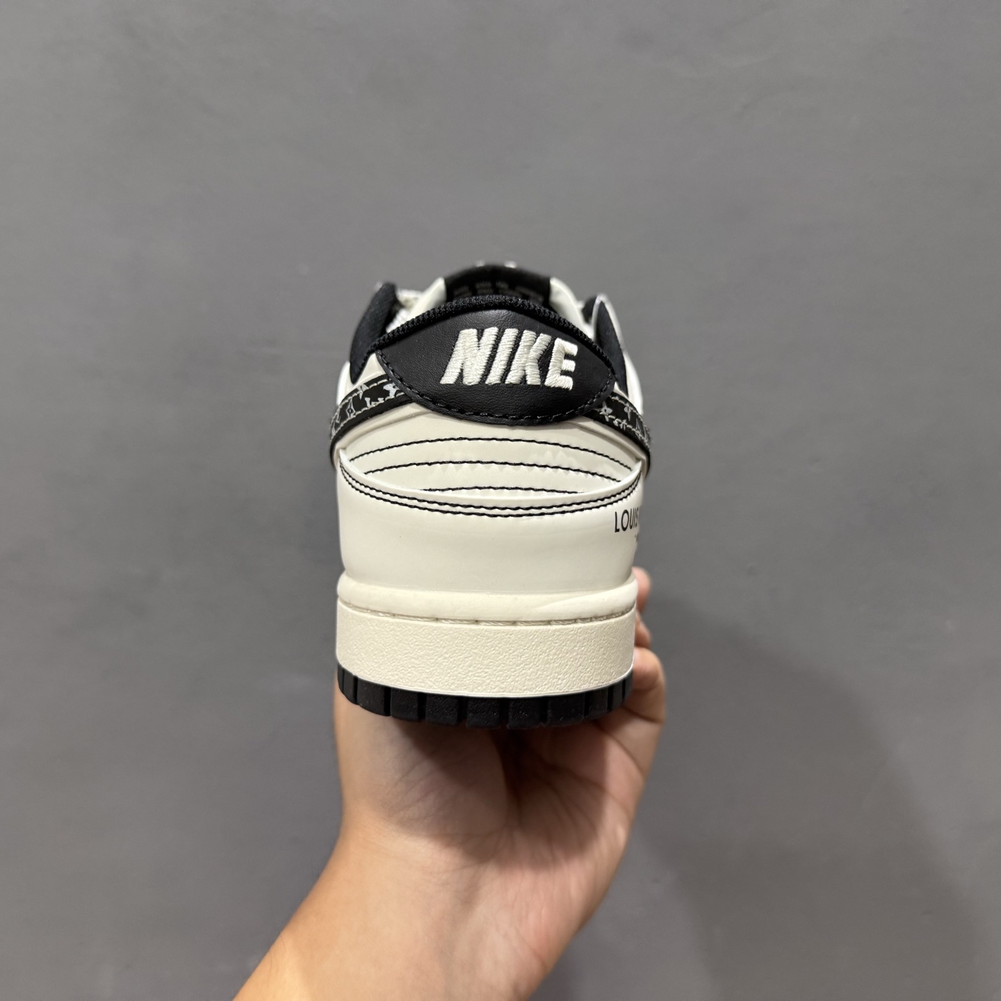 280 Louis Vuitton x Nike Dunk Low 黑勾印花 YX5066-365-Chinese UA Cheap High Quatity Brand Clothes Bags handbags Sneakers wholesale wholesaler seller from China Factory suppliers Fashion Clothing Shoes best Quality Beautiful Price 280 Louis Vuitton x Nike Dunk Low 黑勾印花 YX5066-365