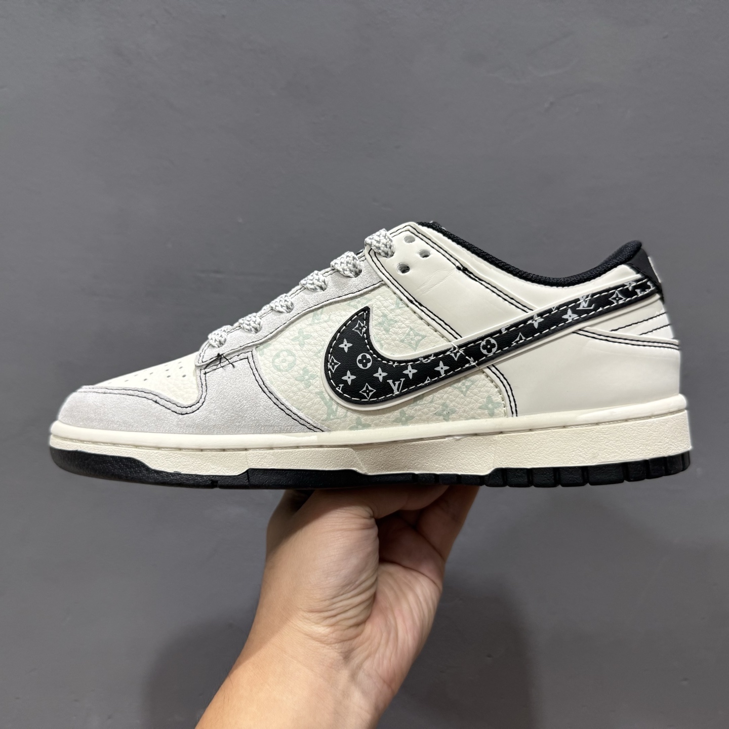 280 Louis Vuitton x Nike Dunk Low 黑勾印花 YX5066-365-Chinese UA Cheap High Quatity Brand Clothes Bags handbags Sneakers wholesale wholesaler seller from China Factory suppliers Fashion Clothing Shoes best Quality Beautiful Price 280 Louis Vuitton x Nike Dunk Low 黑勾印花 YX5066-365