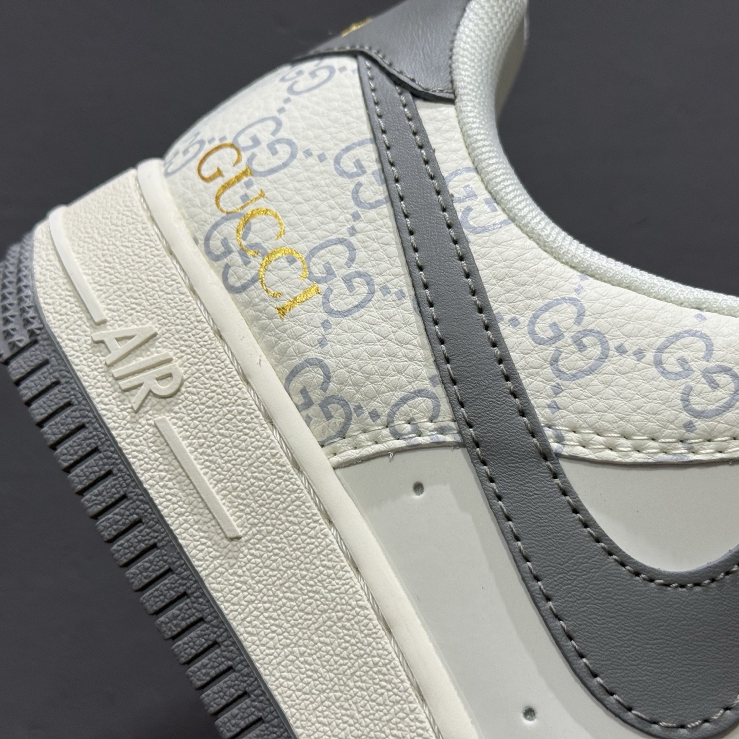 260 独家实拍Nike Air Force 1‘07 Low 古驰联名 花纹灰勾 空军一号低帮休闲板鞋 ZH2598-322-Chinese UA Cheap High Quatity Brand Clothes Bags handbags Sneakers wholesale wholesaler seller from China Factory suppliers Fashion Clothing Shoes best Quality Beautiful Price 260 独家实拍Nike Air Force 1‘07 Low 古驰联名 花纹灰勾 空军一号低帮休闲板鞋 ZH2598-322