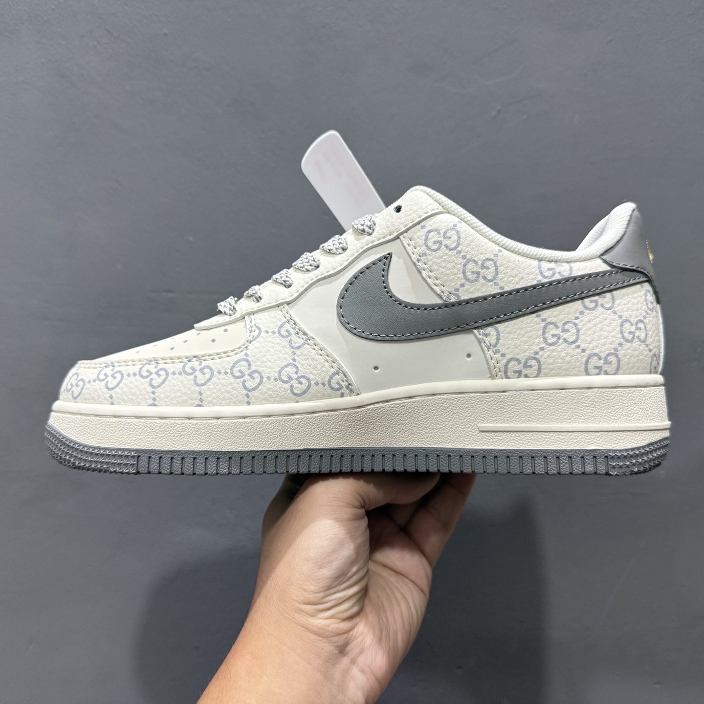 260 独家实拍Nike Air Force 1‘07 Low 古驰联名 花纹灰勾 空军一号低帮休闲板鞋 ZH2598-322-Chinese UA Cheap High Quatity Brand Clothes Bags handbags Sneakers wholesale wholesaler seller from China Factory suppliers Fashion Clothing Shoes best Quality Beautiful Price 260 独家实拍Nike Air Force 1‘07 Low 古驰联名 花纹灰勾 空军一号低帮休闲板鞋 ZH2598-322