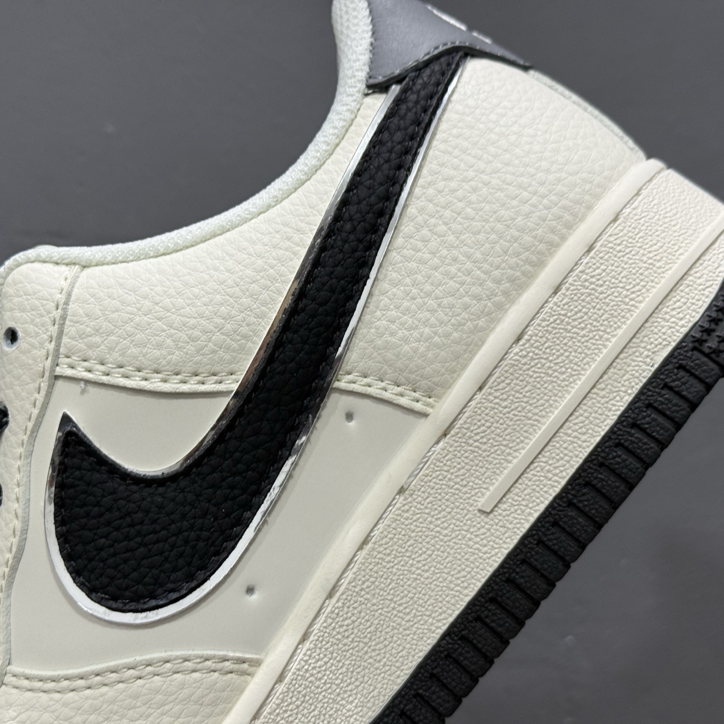 260 独家实拍Nike Air Force 1‘07 Low 联名 灰黑双色米黑 空军一号低帮休闲板鞋 QW5836-005-Chinese UA Cheap High Quatity Brand Clothes Bags handbags Sneakers wholesale wholesaler seller from China Factory suppliers Fashion Clothing Shoes best Quality Beautiful Price 260 独家实拍Nike Air Force 1‘07 Low 联名 灰黑双色米黑 空军一号低帮休闲板鞋 QW5836-005
