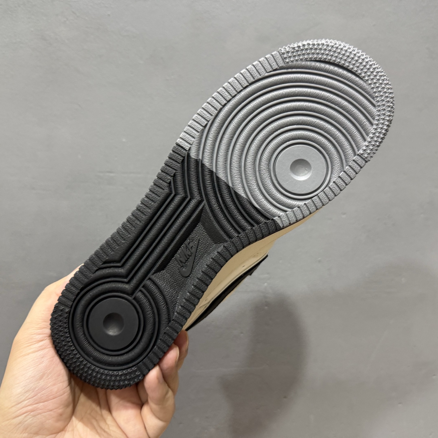 260 独家实拍Nike Air Force 1‘07 Low 联名 灰黑双色米黑 空军一号低帮休闲板鞋 QW5836-005-Chinese UA Cheap High Quatity Brand Clothes Bags handbags Sneakers wholesale wholesaler seller from China Factory suppliers Fashion Clothing Shoes best Quality Beautiful Price 260 独家实拍Nike Air Force 1‘07 Low 联名 灰黑双色米黑 空军一号低帮休闲板鞋 QW5836-005