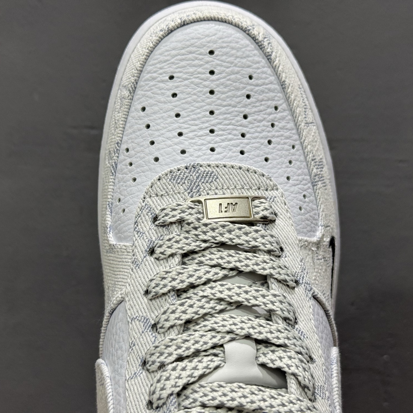 260 独家实拍Nike Air Force 1‘07 Low LV联名 灰牛仔 空军一号低帮休闲板鞋 SC0601-552-Chinese UA Cheap High Quatity Brand Clothes Bags handbags Sneakers wholesale wholesaler seller from China Factory suppliers Fashion Clothing Shoes best Quality Beautiful Price 260 独家实拍Nike Air Force 1‘07 Low LV联名 灰牛仔 空军一号低帮休闲板鞋 SC0601-552