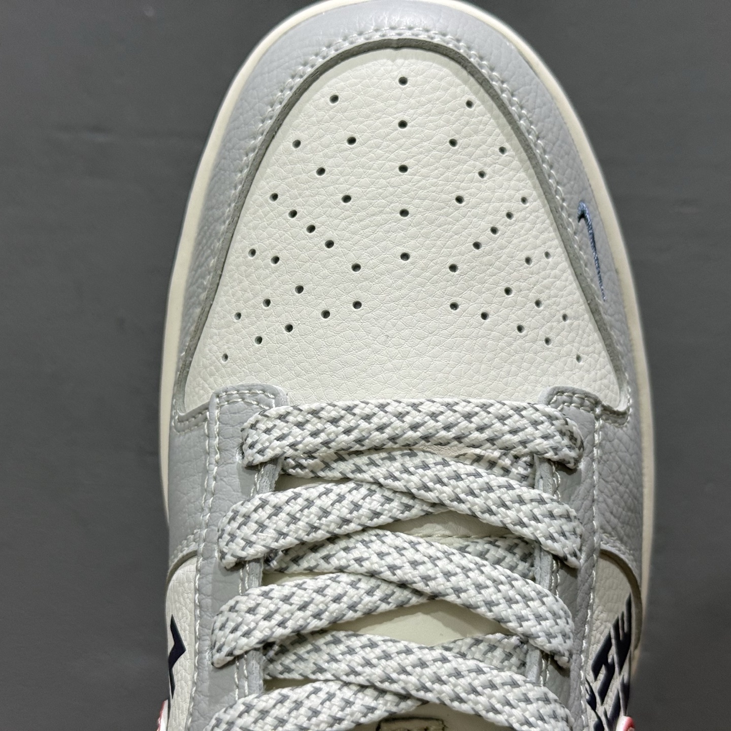 260 Nike SB Dunk Low“北面联名——灰蓝红勾配色” 高端定制 低帮休闲板鞋 XF8698-208-Chinese UA Cheap High Quatity Brand Clothes Bags handbags Sneakers wholesale wholesaler seller from China Factory suppliers Fashion Clothing Shoes best Quality Beautiful Price 260 Nike SB Dunk Low“北面联名——灰蓝红勾配色” 高端定制 低帮休闲板鞋 XF8698-208