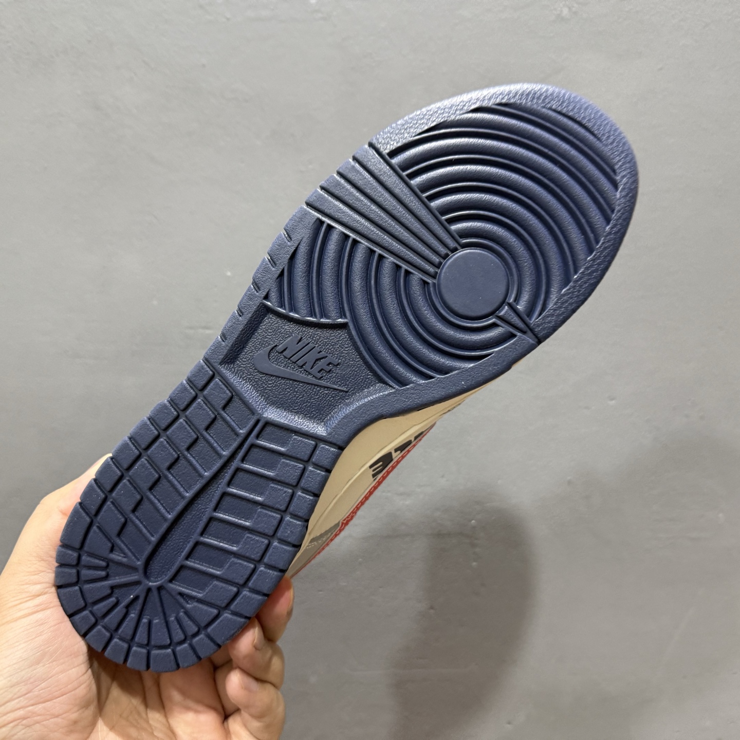 260 Nike SB Dunk Low“北面联名——灰蓝红勾配色” 高端定制 低帮休闲板鞋 XF8698-208-Chinese UA Cheap High Quatity Brand Clothes Bags handbags Sneakers wholesale wholesaler seller from China Factory suppliers Fashion Clothing Shoes best Quality Beautiful Price 260 Nike SB Dunk Low“北面联名——灰蓝红勾配色” 高端定制 低帮休闲板鞋 XF8698-208