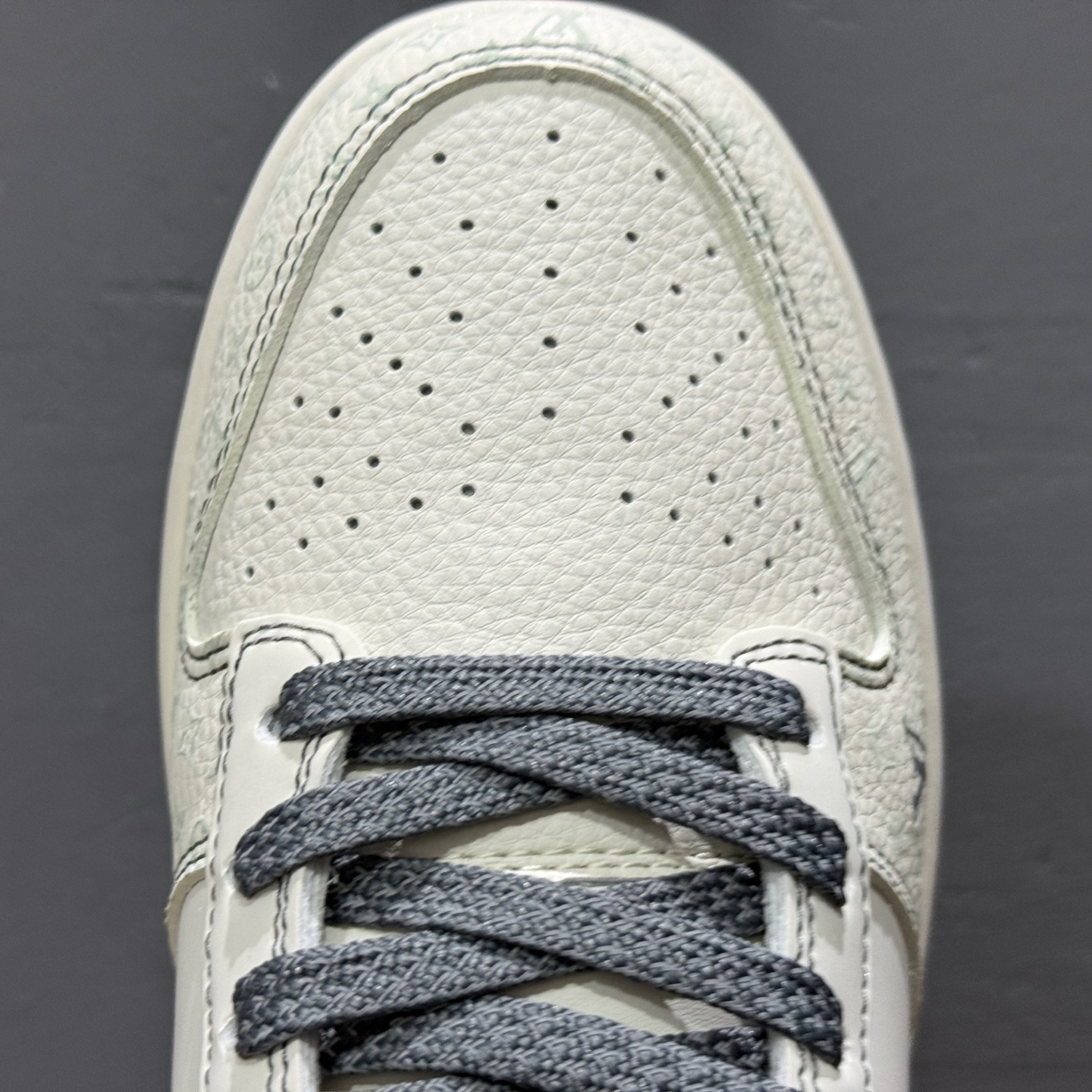 280 独家实拍Nike SB Dunk Low LV联名 花纹灰勾 周年高端定制 低帮休闲板鞋 YX5066-366-Chinese UA Cheap High Quatity Brand Clothes Bags handbags Sneakers wholesale wholesaler seller from China Factory suppliers Fashion Clothing Shoes best Quality Beautiful Price 280 独家实拍Nike SB Dunk Low LV联名 花纹灰勾 周年高端定制 低帮休闲板鞋 YX5066-366